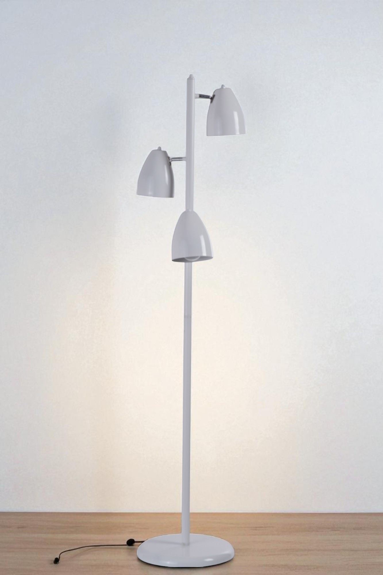 Candeeiro de Pé – 147 cm – Branca – Metal