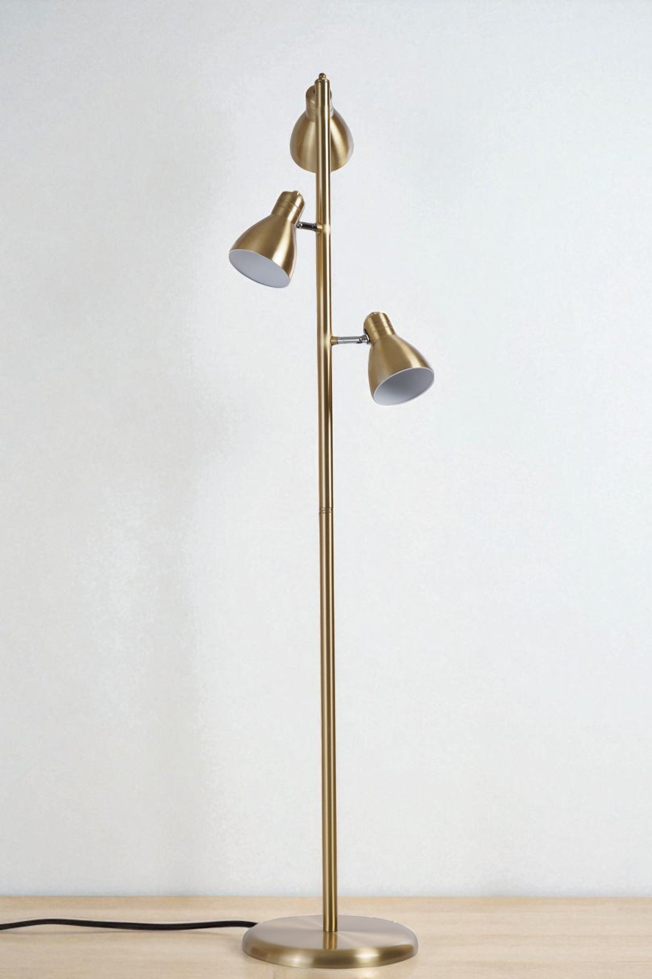 Candeeiro de Pé Dourado – 147 cm de Altura – Metal