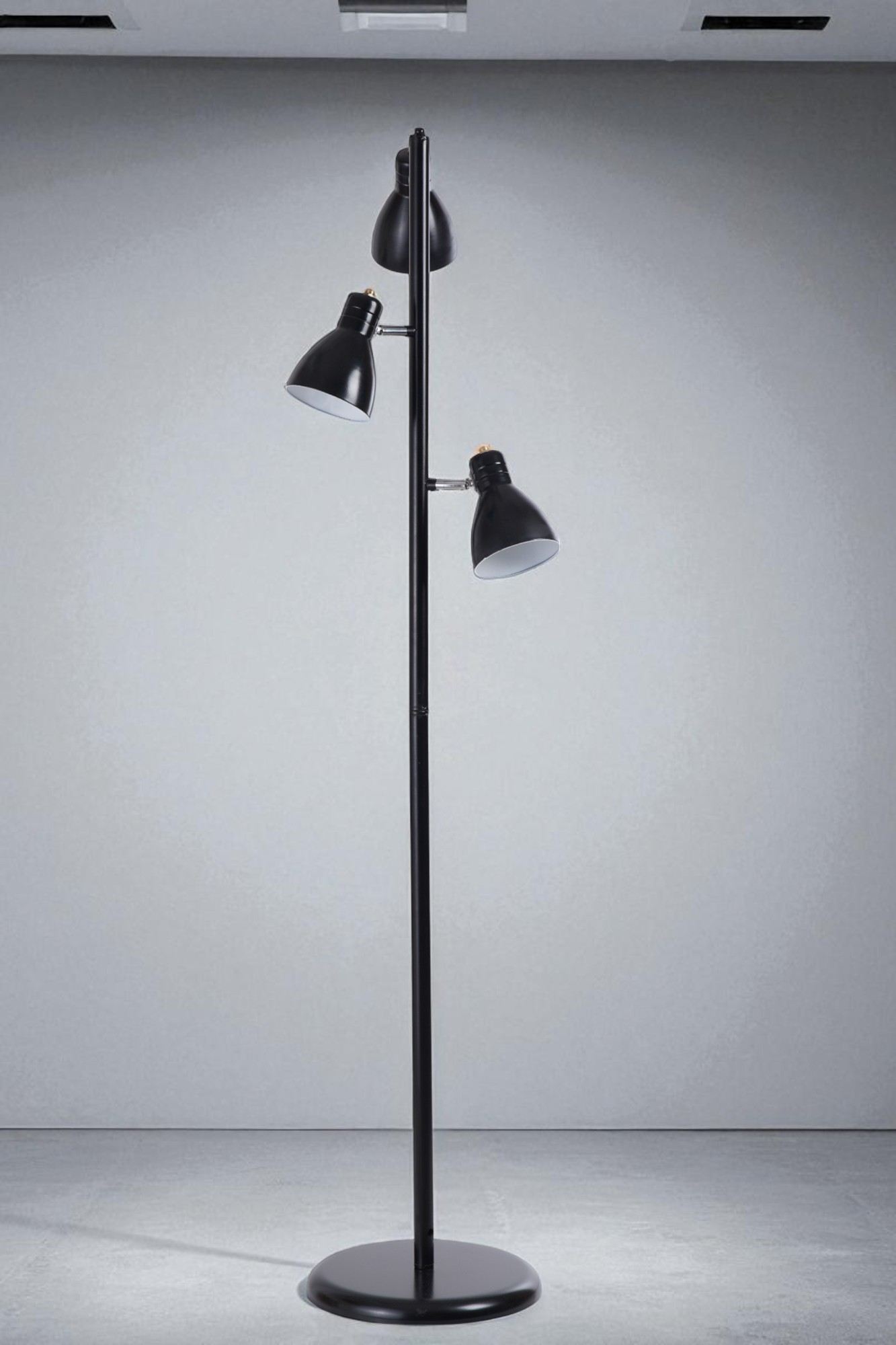 Candeeiro de Pé – 147 cm – Preto – Metal