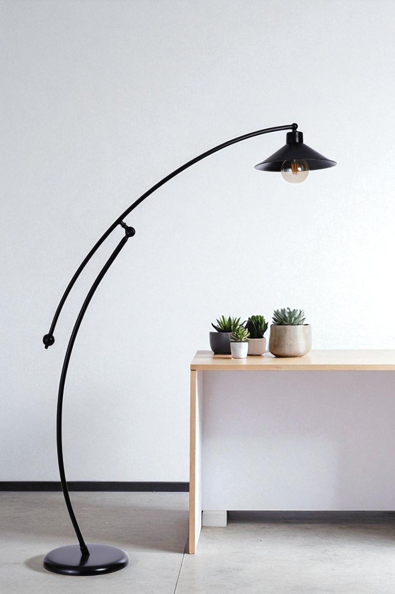 Candeeiro de Pé – 155 cm de Altura – Preto – Metal