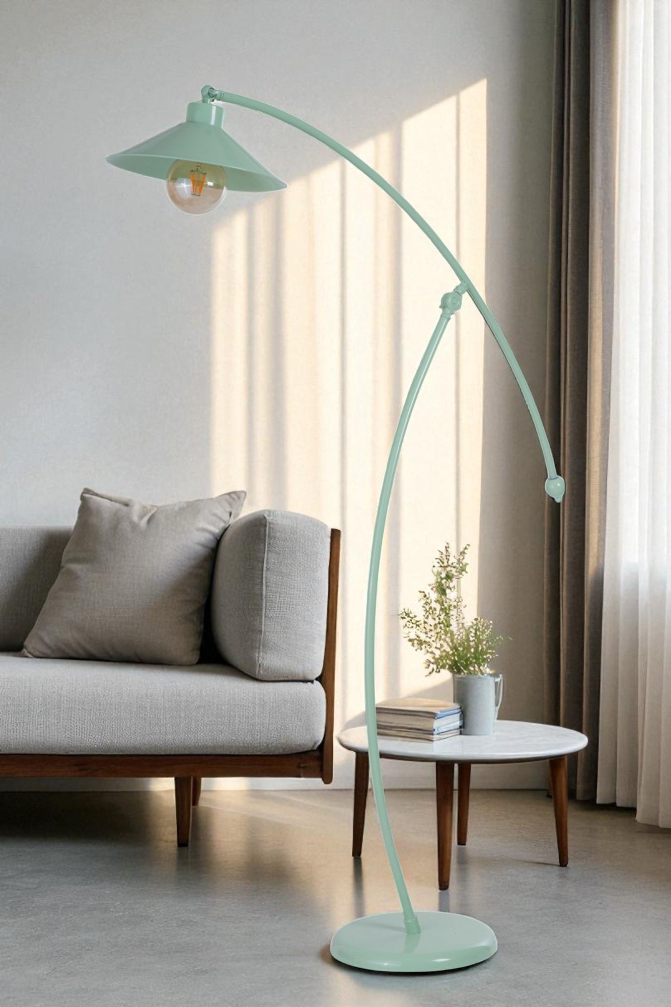 Candeeiro de Pé Elegante – 155 cm de Altura – Cor Menta – Corpo em Metal