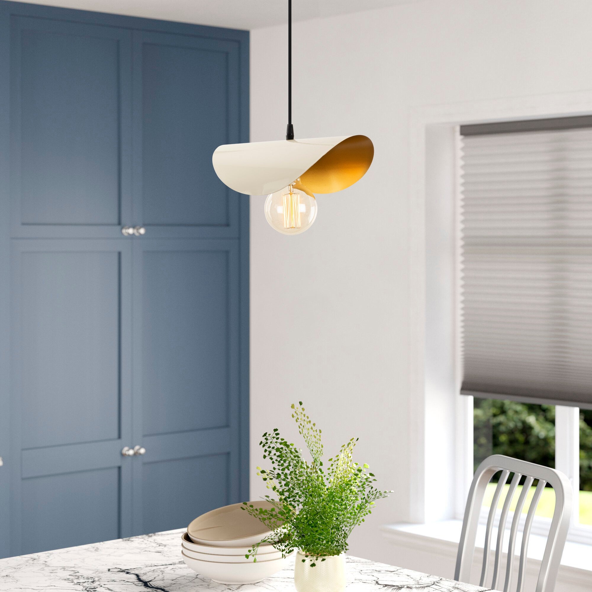 Candeeiro de Teto Moderno e Elegante, Branco e Dourado, 30 x 17 cm | Altura: 106 cm, Soquete E27, Máx. 40 W | Design Escandinavo Glamouroso para Decoração de Casa