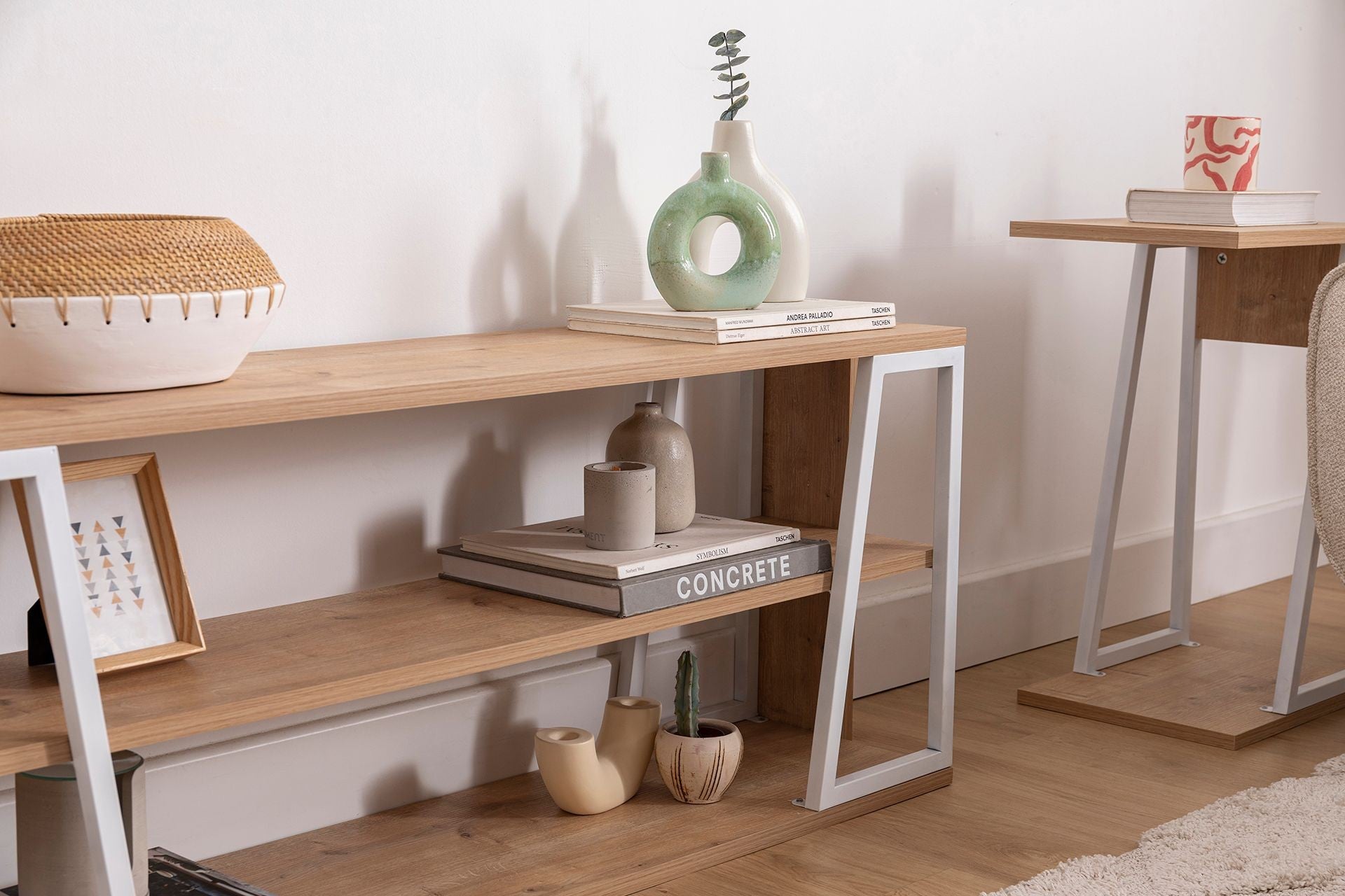 Móvel de TV – 123.6 cm x 30 cm x 48.6 cm – Safira e Branco – Metal e Painel de Partículas