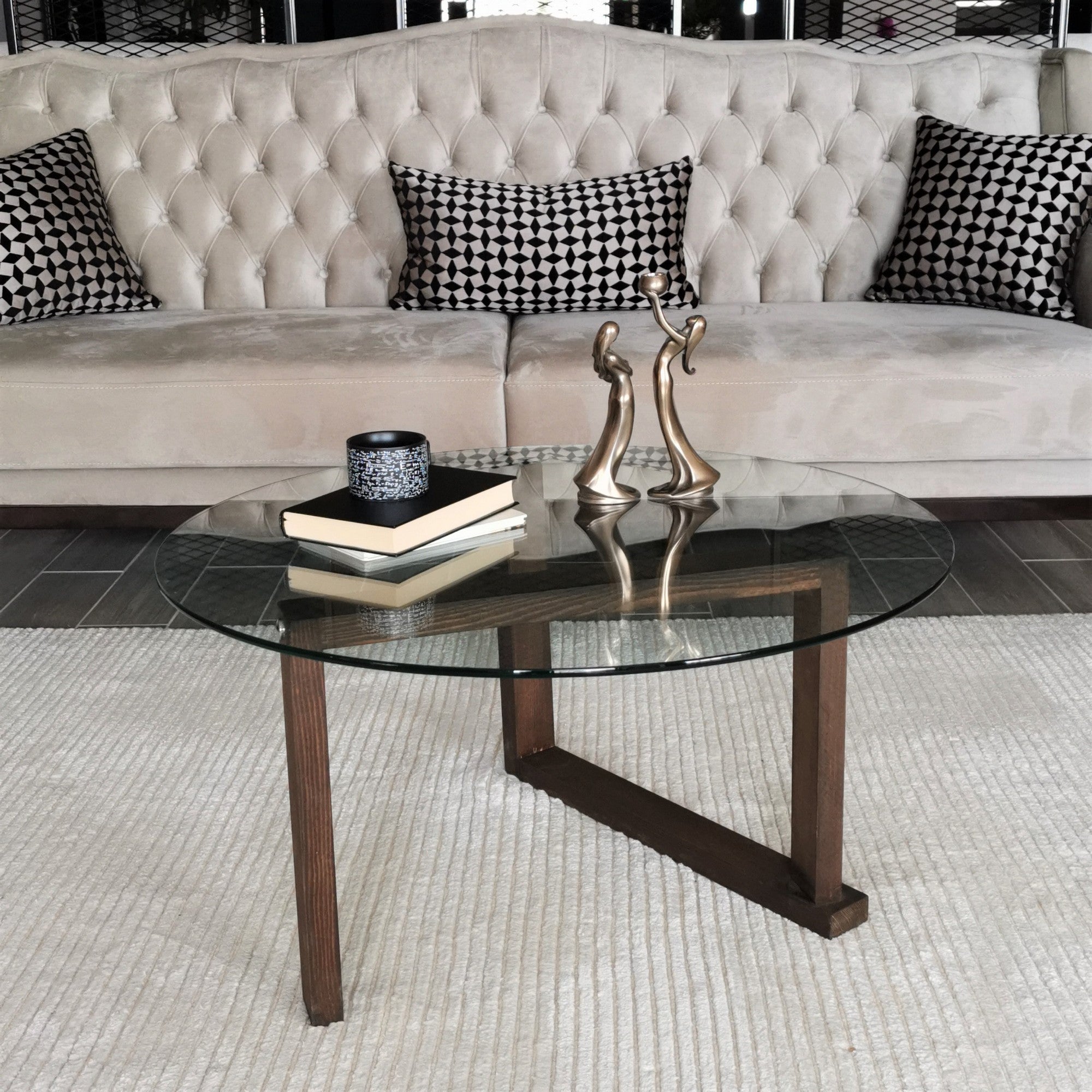 Mesa de Centro Moderna, Cor Nogueira, 80 x 80 x 41 cm | Estrutura 100% Madeira Maciça e Vidro Temperado, 6 mm de Espessura | Elegante para Casas Rústicas e Tradicionais