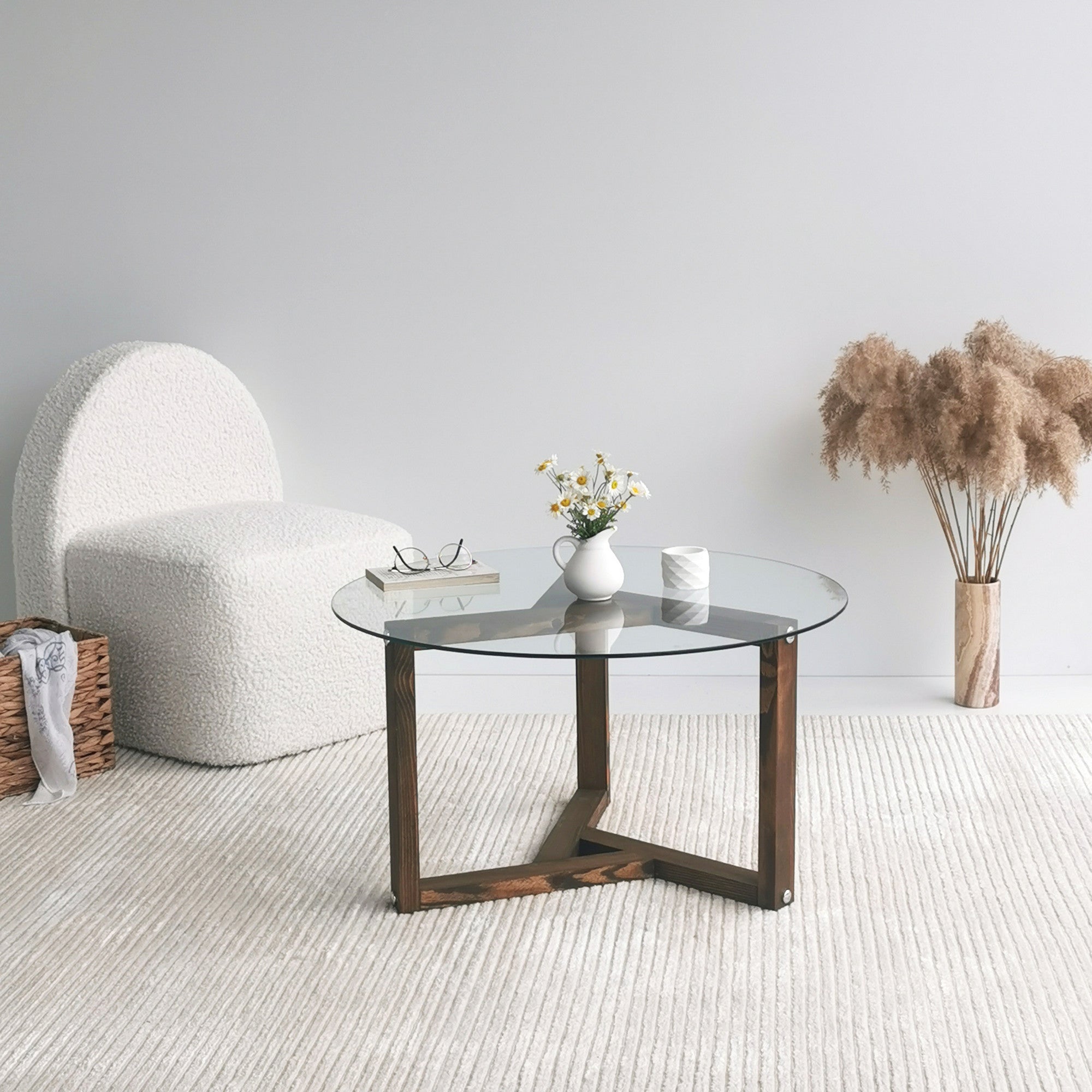 Mesa de Centro Moderna, Cor Nogueira, 75 x 75 x 40 cm | Tampo 100% Vidro Temperado, Estrutura 100% Madeira Maciça de Pinho | Design Rústico e Tradicional Montado