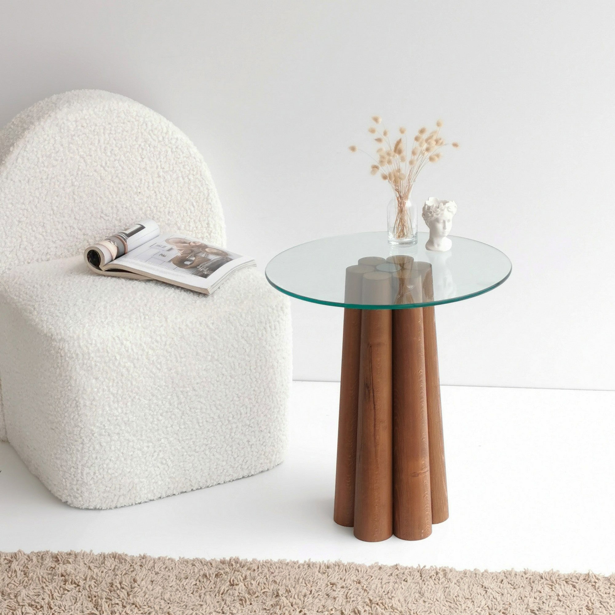 Mesa de Centro Moderna, Cor Nogueira, 45 x 50 x 50 cm | 100% Madeira Maciça de Pinho e Estrutura de Vidro Temperado, 8 mm de Espessura | Design Rústico Escandinavo, Montada