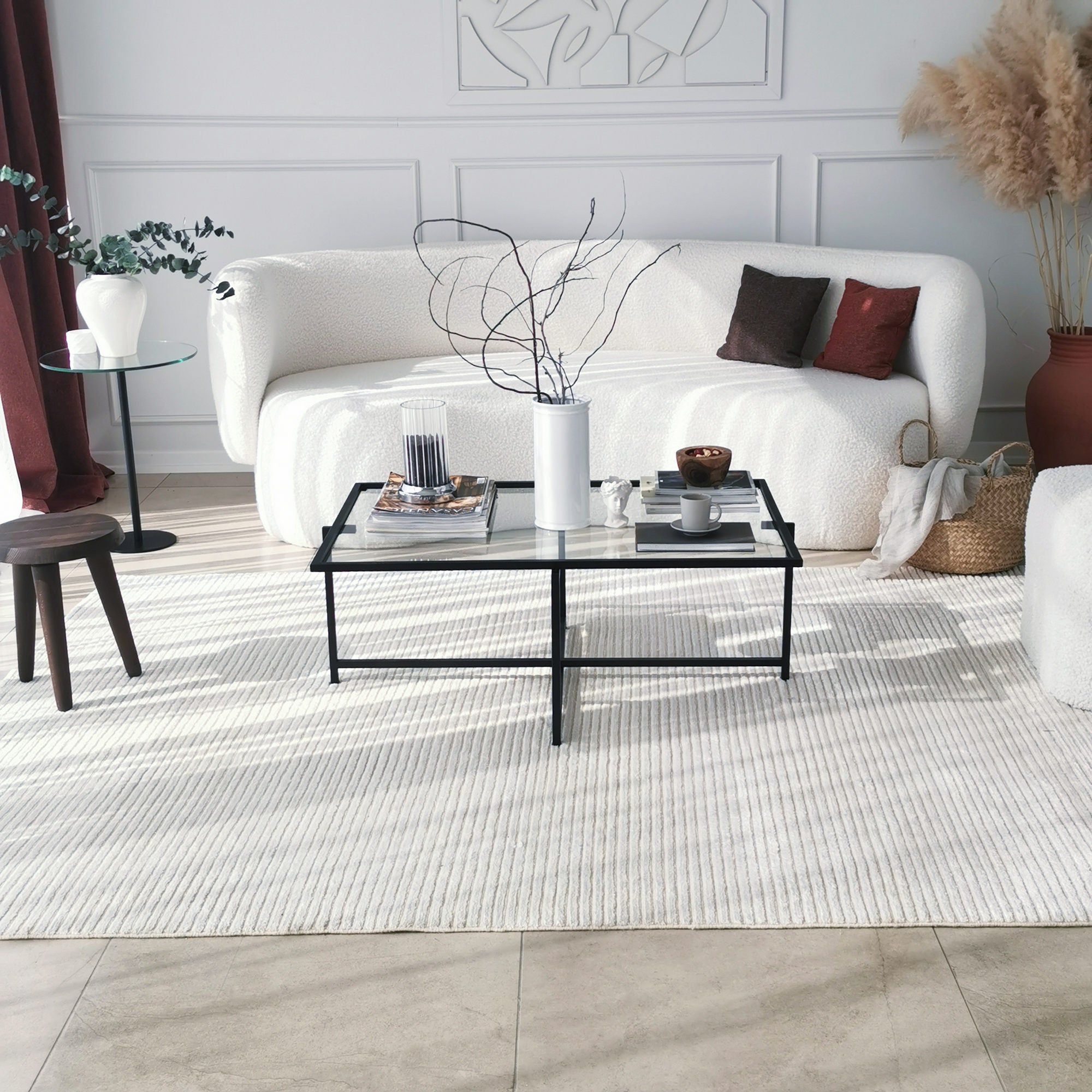 Mesa de Centro Moderna com Tampo 100% em Vidro Temperado e Pernas em Metal Preto, 94 x 35 x 64 cm | Resistente a Manchas, Design Industrial para Espaços de Convivência Elegantes