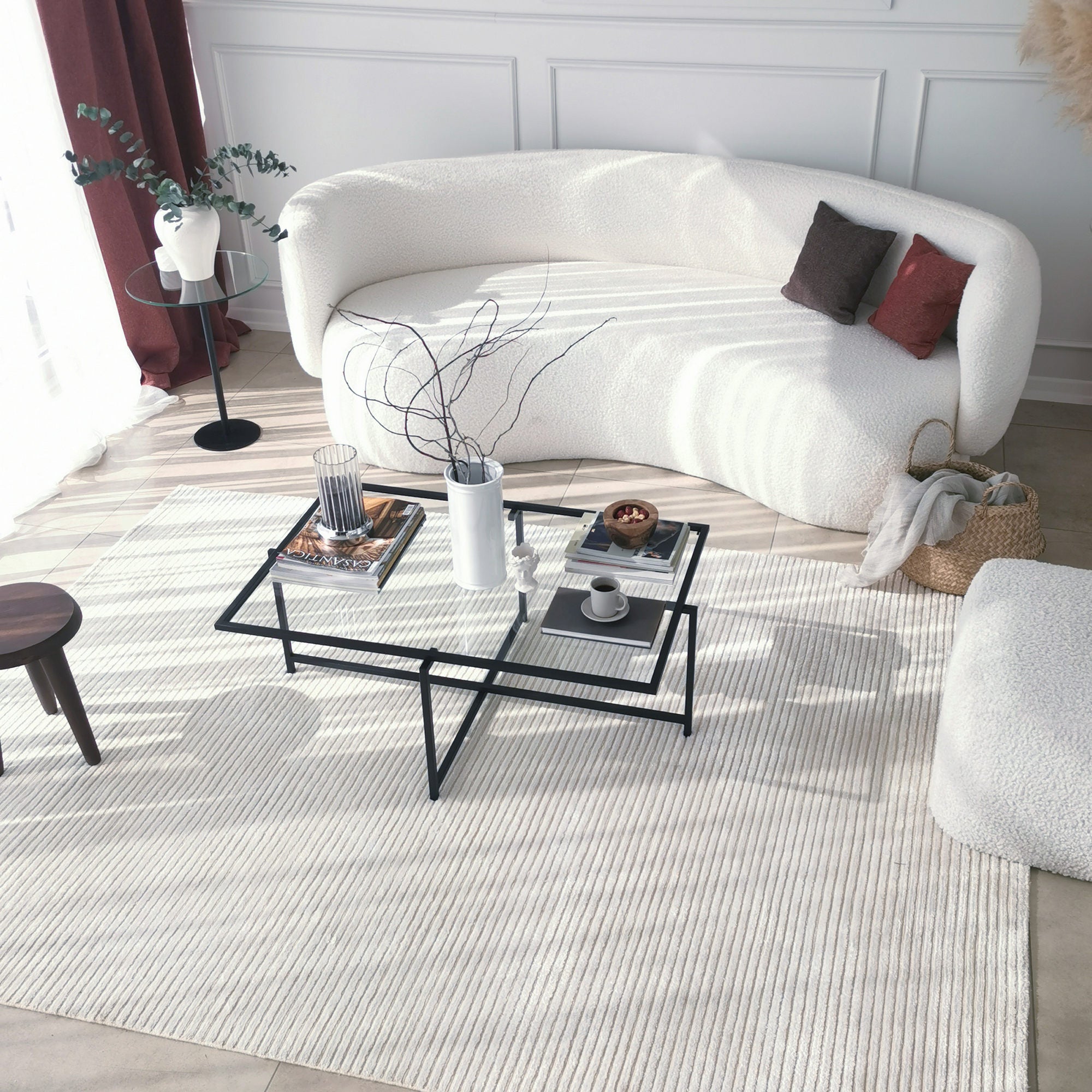 Mesa de Centro Moderna com Tampo 100% em Vidro Temperado e Pernas em Metal Preto, 94 x 35 x 64 cm | Resistente a Manchas, Design Industrial para Espaços de Convivência Elegantes