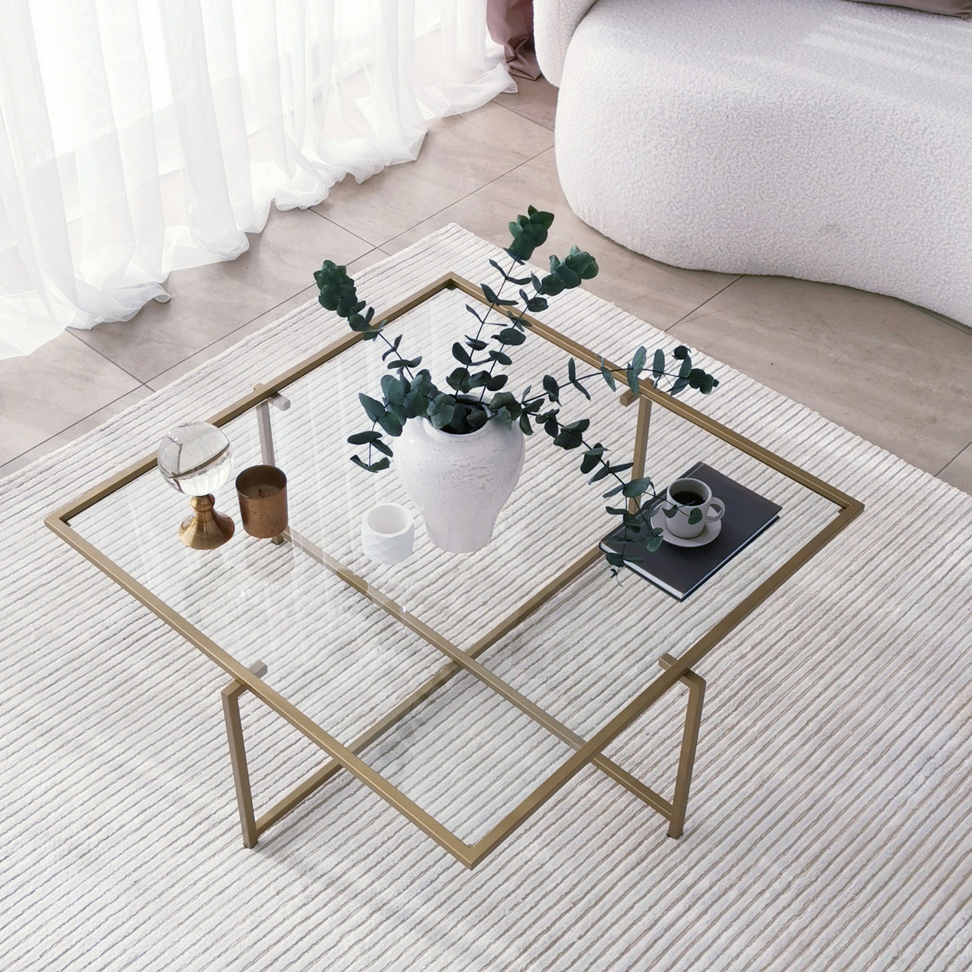 Mesa de Centro Moderna Glamour, Acabamento Dourado, 85 x 35 x 85 cm | Tampo 100% Vidro Temperado, Pés de Metal, Antimanchas | Elegante e Funcional para Espaços de Convivência