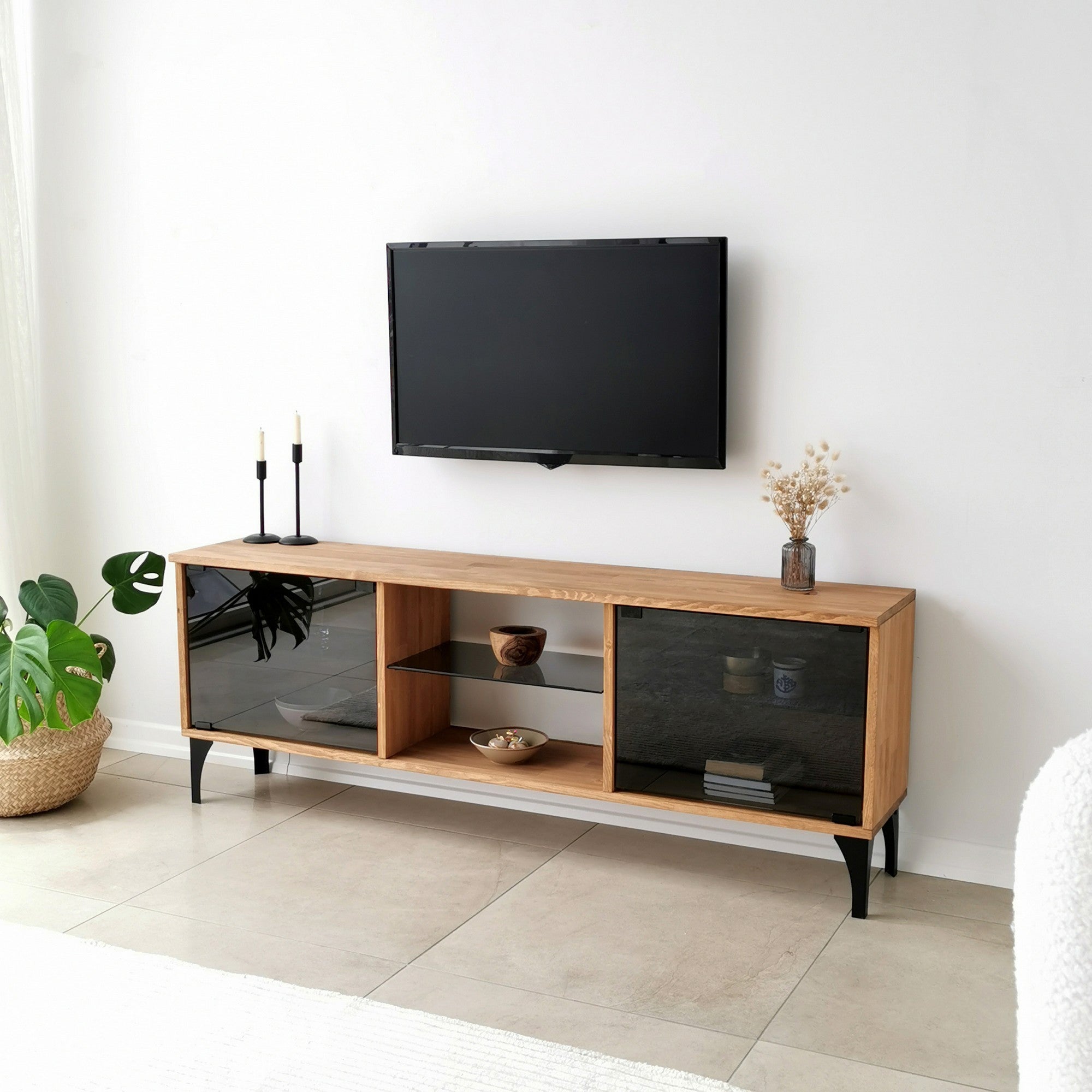 Móvel de TV moderno com estrutura de metal 100% madeira maciça de pinho e antiferrugem, acabamento em carvalho, 150 x 40 x 30 cm | Design antibacteriano, elegante e funcional, montagem necessária