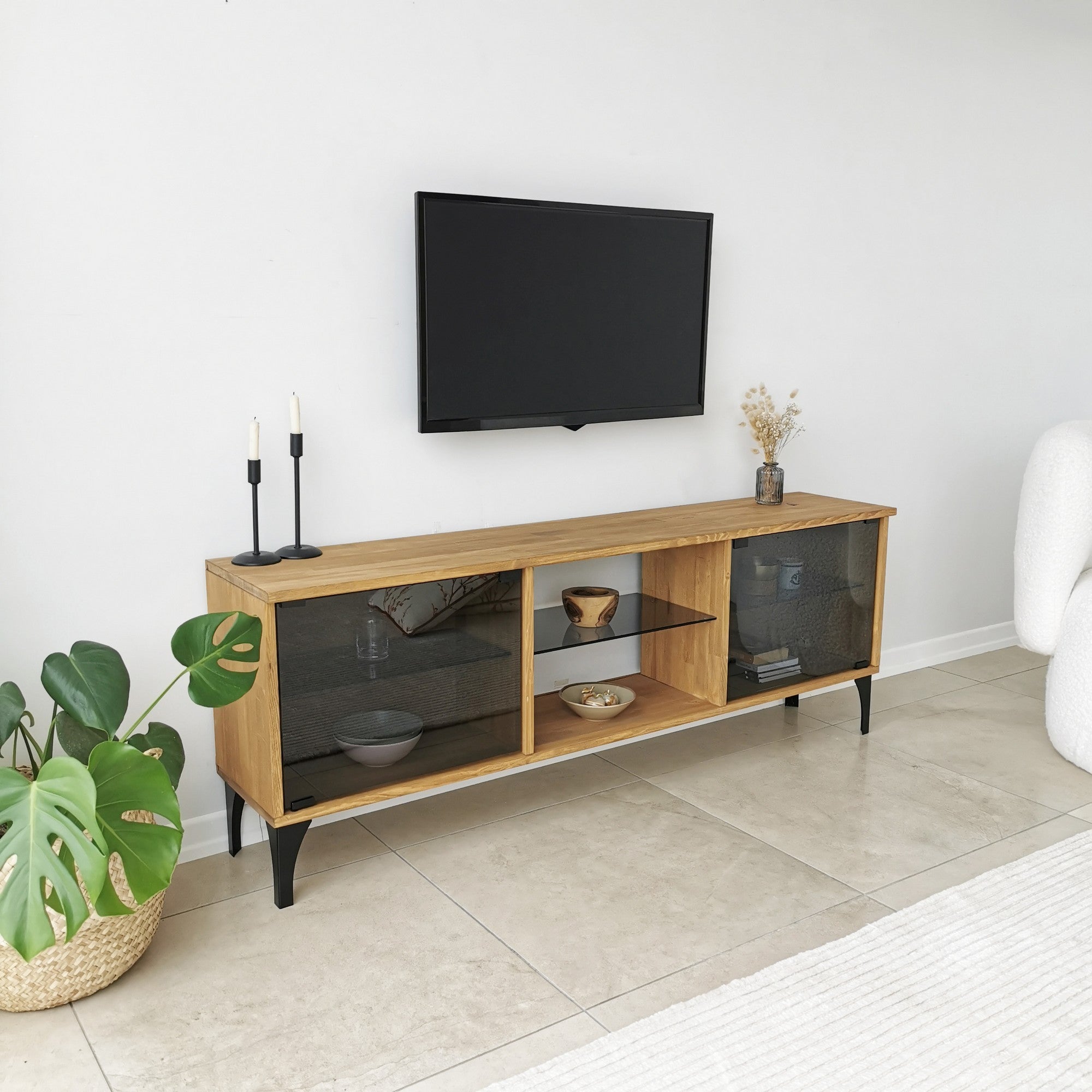 Móvel de TV moderno com estrutura de metal 100% madeira maciça de pinho e antiferrugem, acabamento em carvalho, 150 x 40 x 30 cm | Design antibacteriano, elegante e funcional, montagem necessária