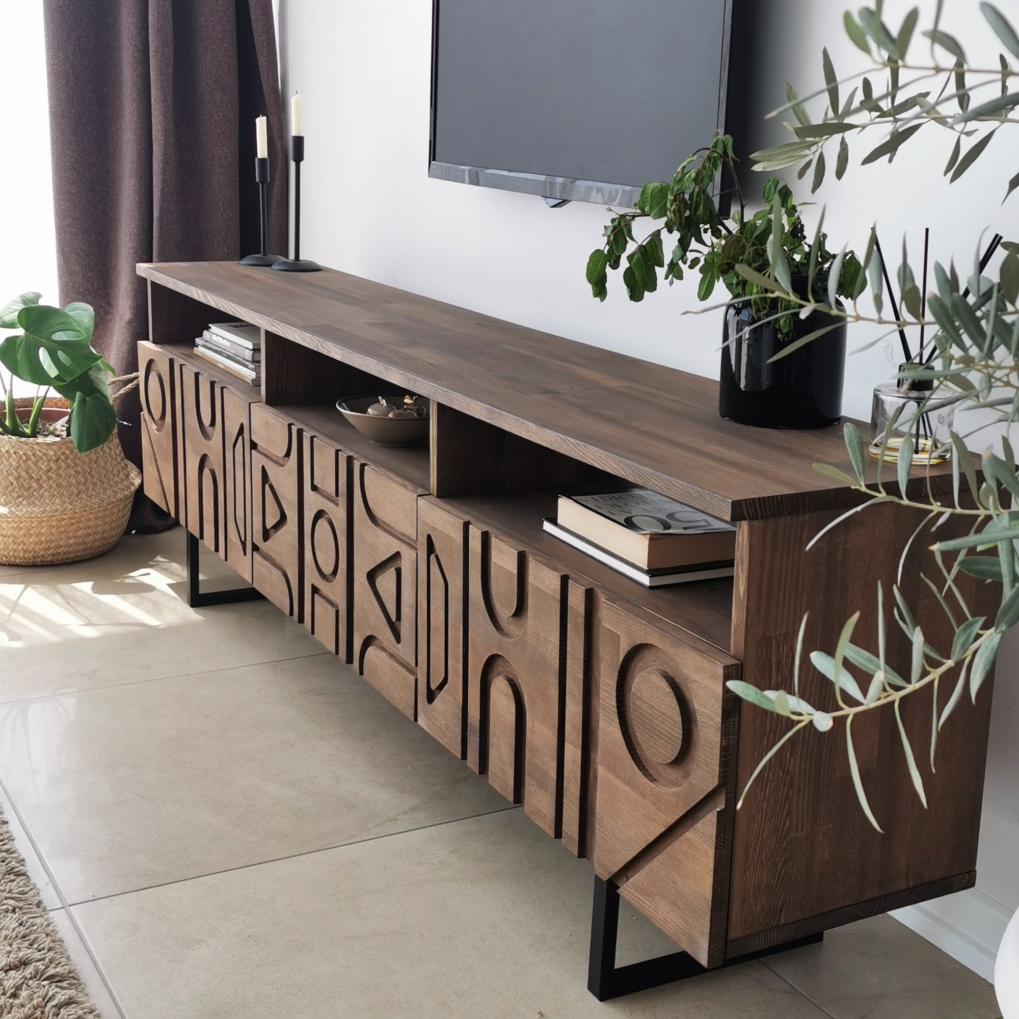 Móvel de TV rústico em nogueira com estrutura de metal, 100% madeira maciça de pinho, pés antibacterianos e antiferrugem | 170 x 40 x 30 cm | Elegante e funcional para espaços modernos