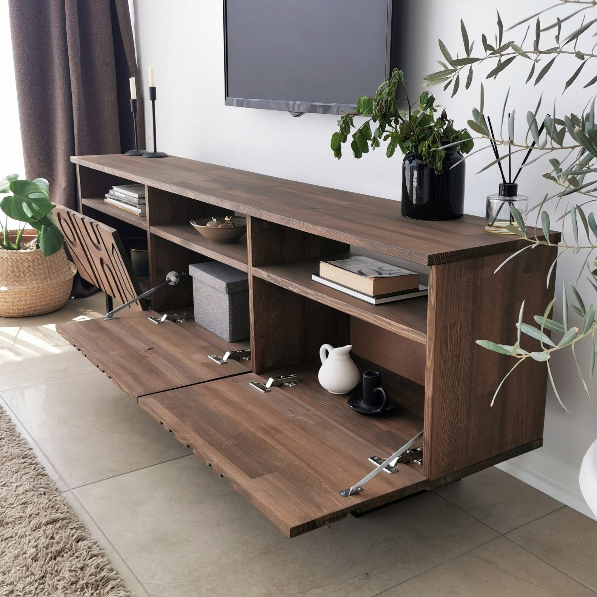Móvel de TV rústico em nogueira com estrutura de metal, 100% madeira maciça de pinho, pés antibacterianos e antiferrugem | 170 x 40 x 30 cm | Elegante e funcional para espaços modernos
