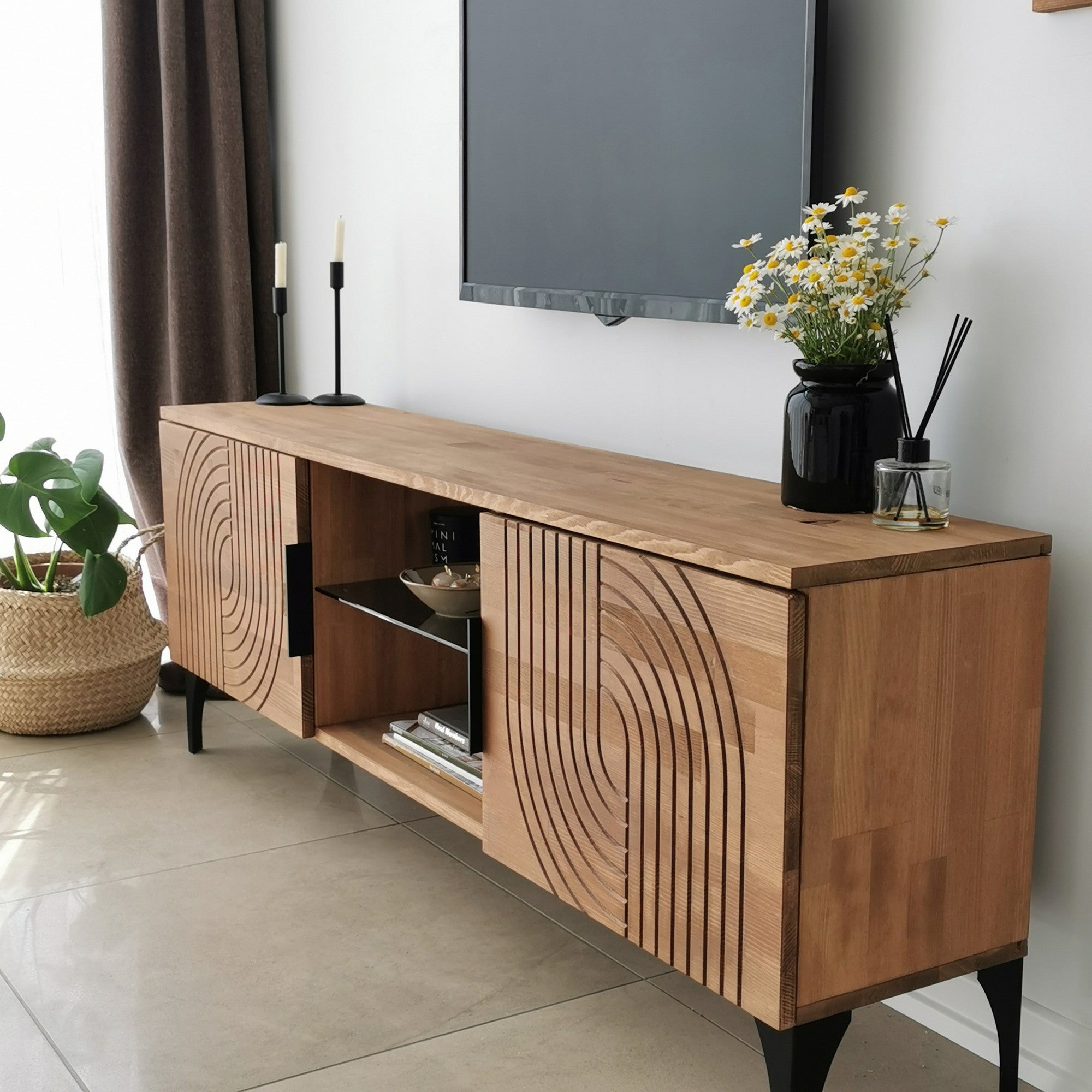 Móvel de TV rústico em carvalho com estrutura de metal, 100% madeira maciça de pinho, pés antibacterianos e antiferrugem | 150 x 30 x 40 cm | Elegante e funcional para espaços modernos