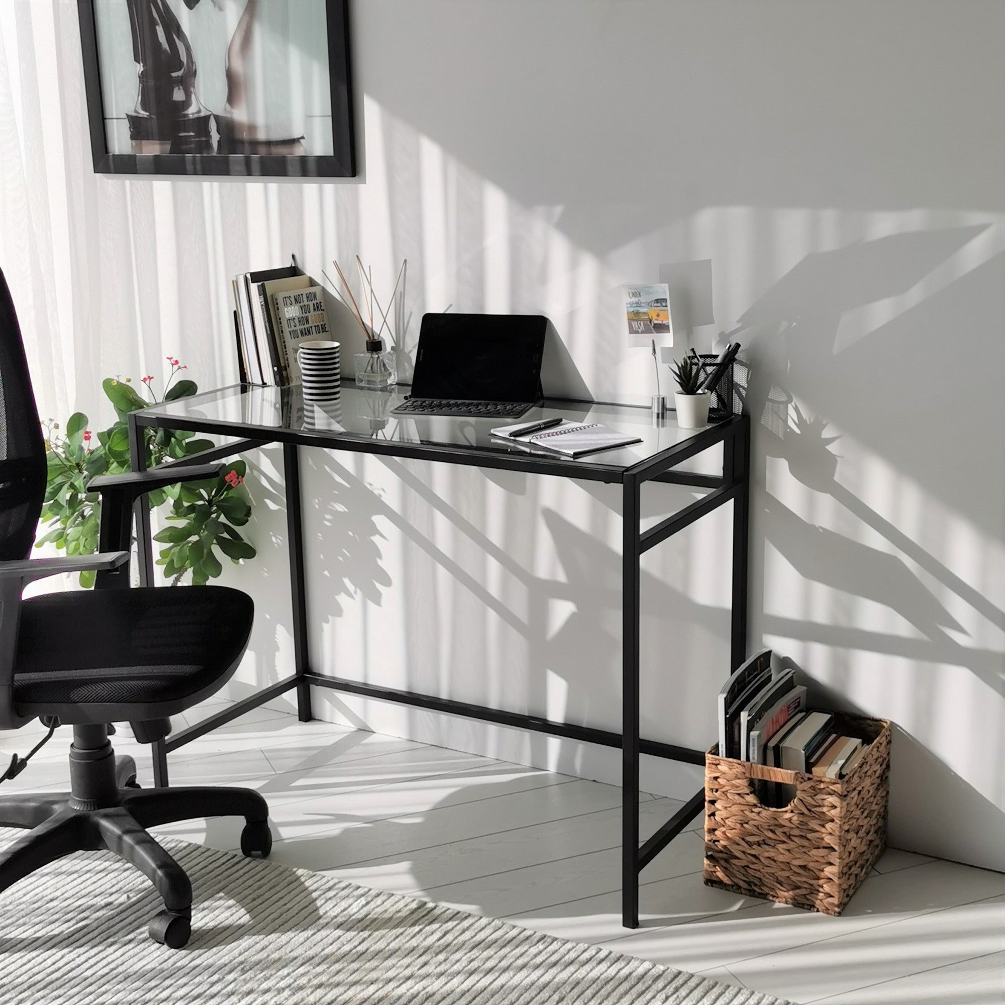 Secretária de Estudo/Escritório Moderna com Tampo 100% em Vidro Temperado, Estrutura em Metal Preto, 100 x 75 x 45 cm | Montável na Parede, Design Industrial Elegante para Escritório em Casa