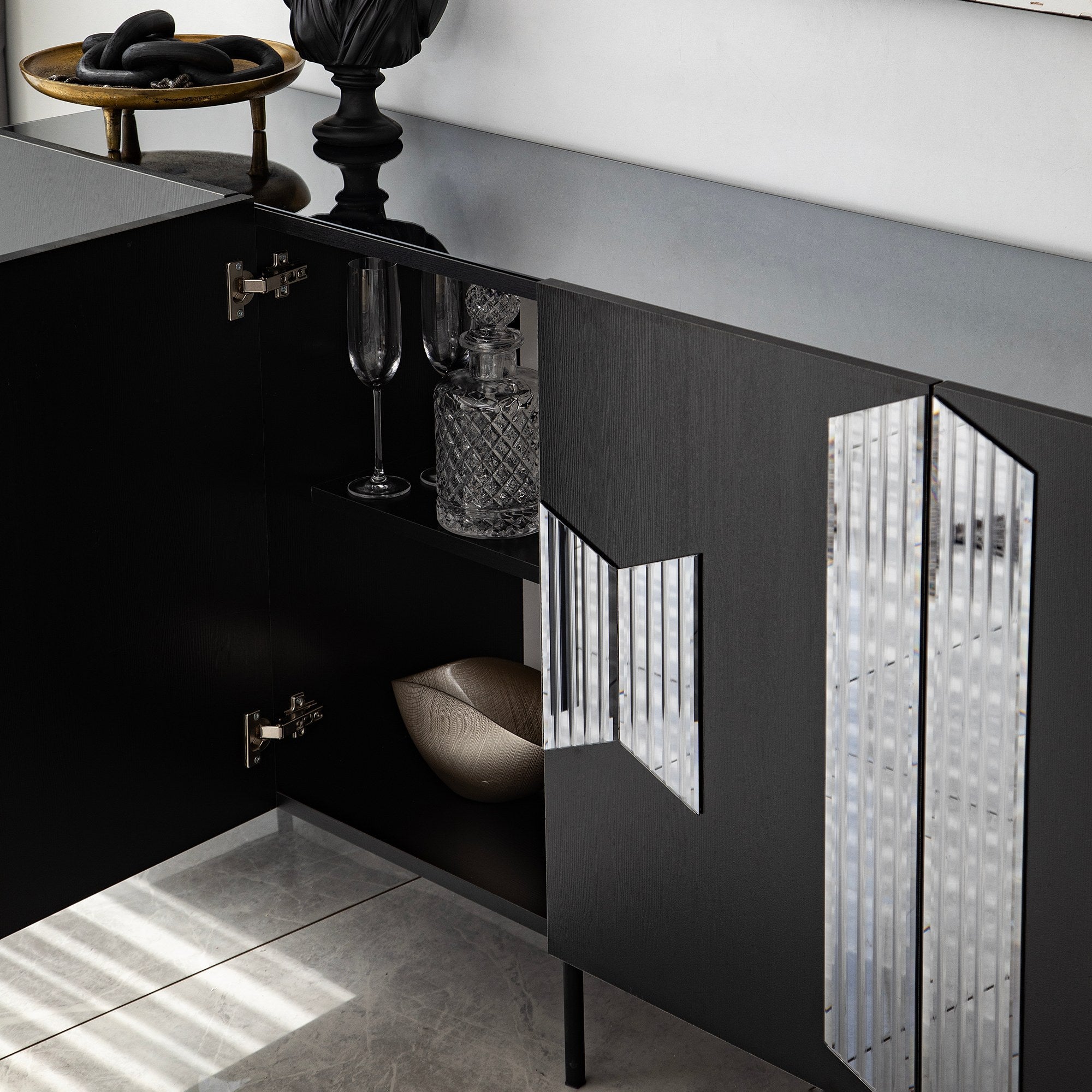 Aparador Elegante, Preta e Fumê, 180 x 80 x 40 cm | Painel de Partículas 100% Revestido em Melamina, 18 mm de Espessura | Design Moderno para Casa e Escritório