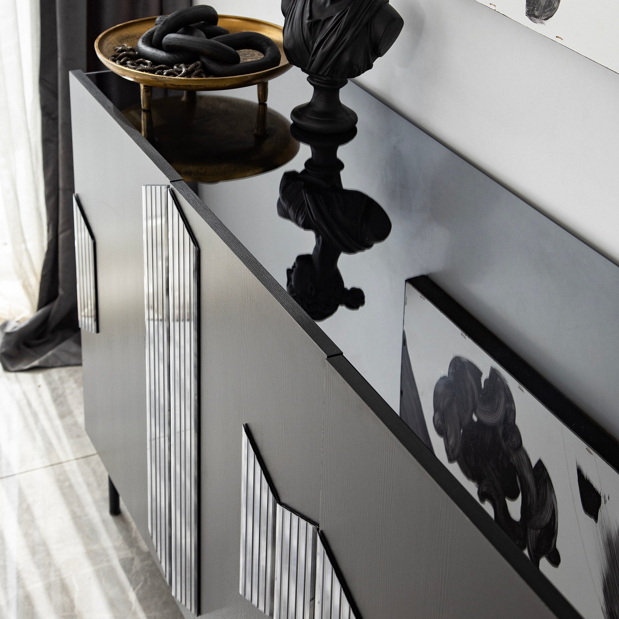 Aparador Elegante, Preta e Fumê, 180 x 80 x 40 cm | Painel de Partículas 100% Revestido em Melamina, 18 mm de Espessura | Design Moderno para Casa e Escritório