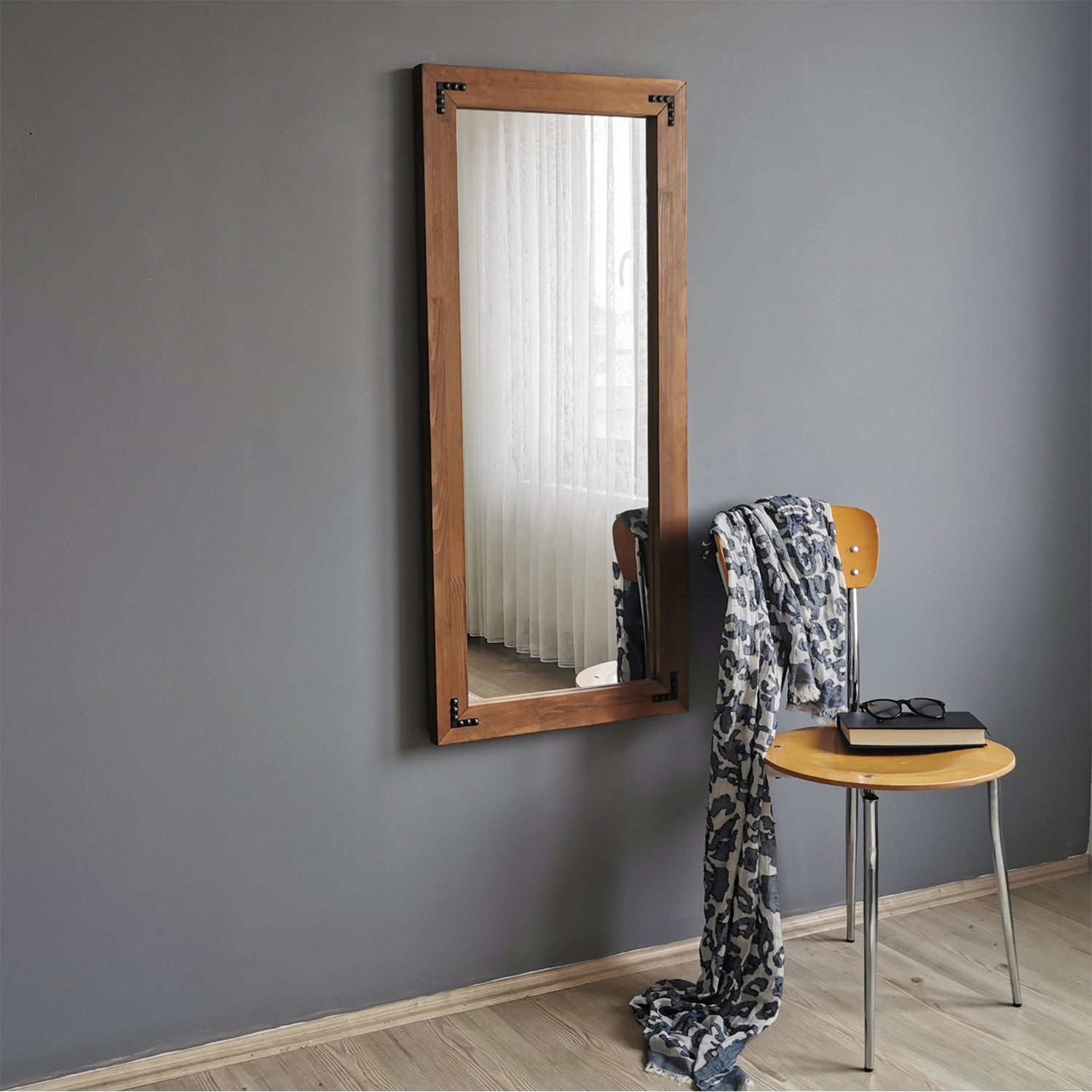 Espelho elegante em nogueira, 50 cm x 110 cm | 100% madeira maciça de pinho, montável na parede, ajustável | Design boêmio e rústico para decoração de casa e hotel