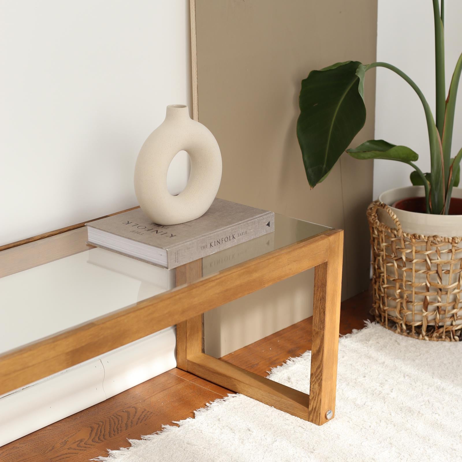 Móvel de TV moderno, 130 cm, 100% madeira maciça de pinho e vidro temperado, 6 mm de espessura | Montável na parede, design escandinavo rústico, perfeito para qualquer sala de estar