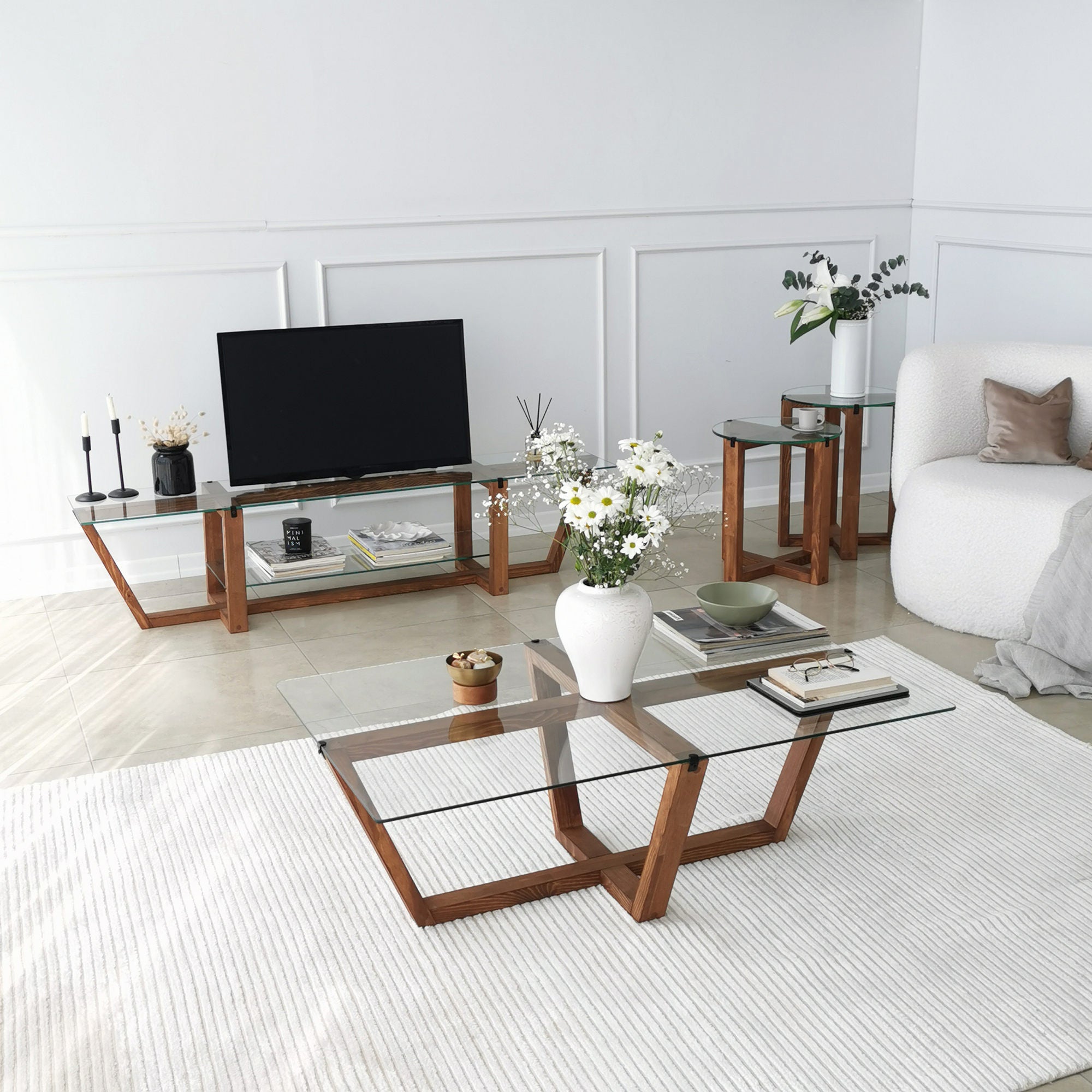 Mesa de Centro Moderna, Cor Nogueira, 105 x 65 x 35 cm | Tampo 100% Vidro Temperado, Estrutura 100% Madeira Maciça de Pinho, Design Elegante e Rústico para Casa