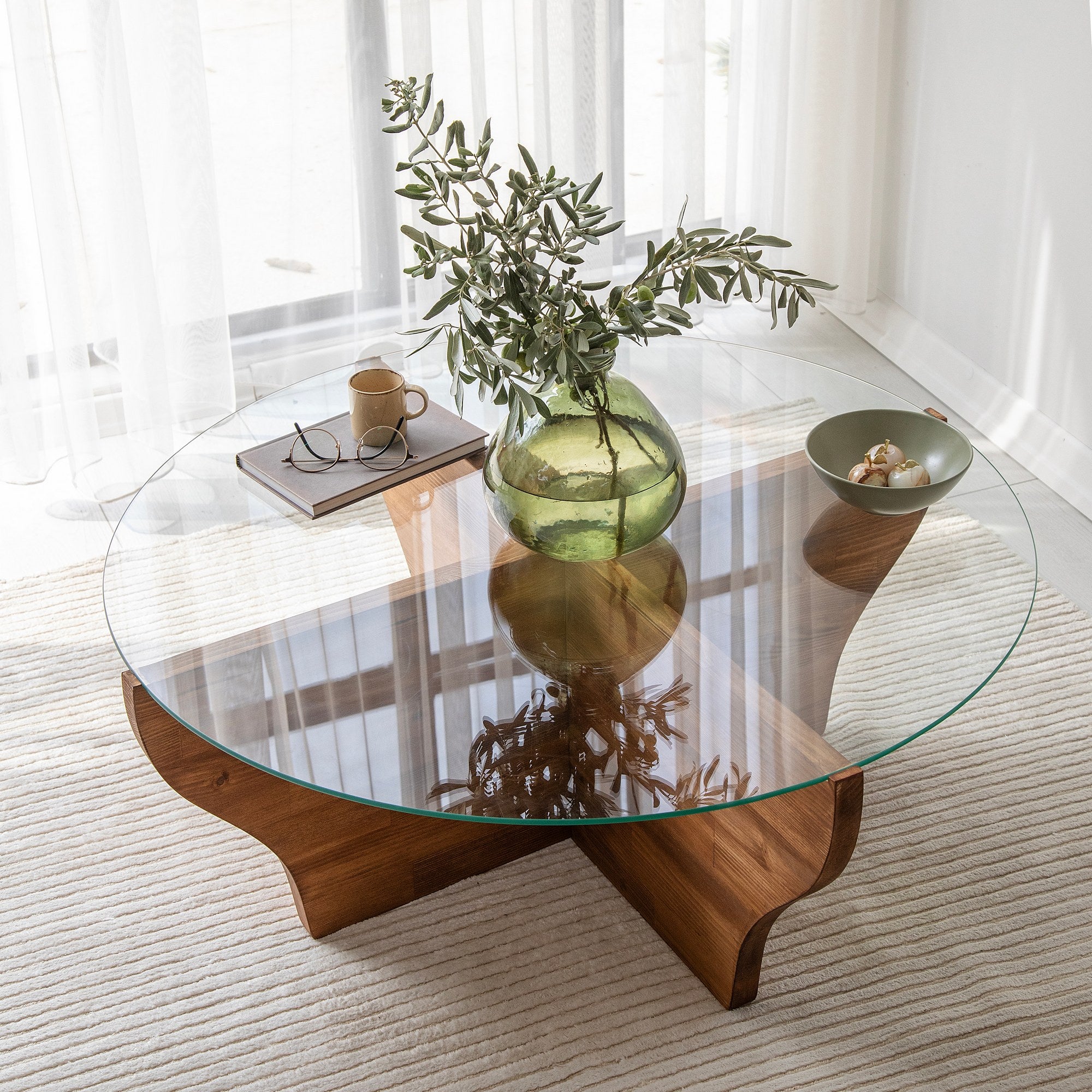 Mesa de Centro Elegante, Cor Castanha, 92 x 36 x 92 cm | Tampo 100% Vidro Temperado e Estrutura em Madeira Maciça de Pinho | Perfeita para Salas de Estar Modernas