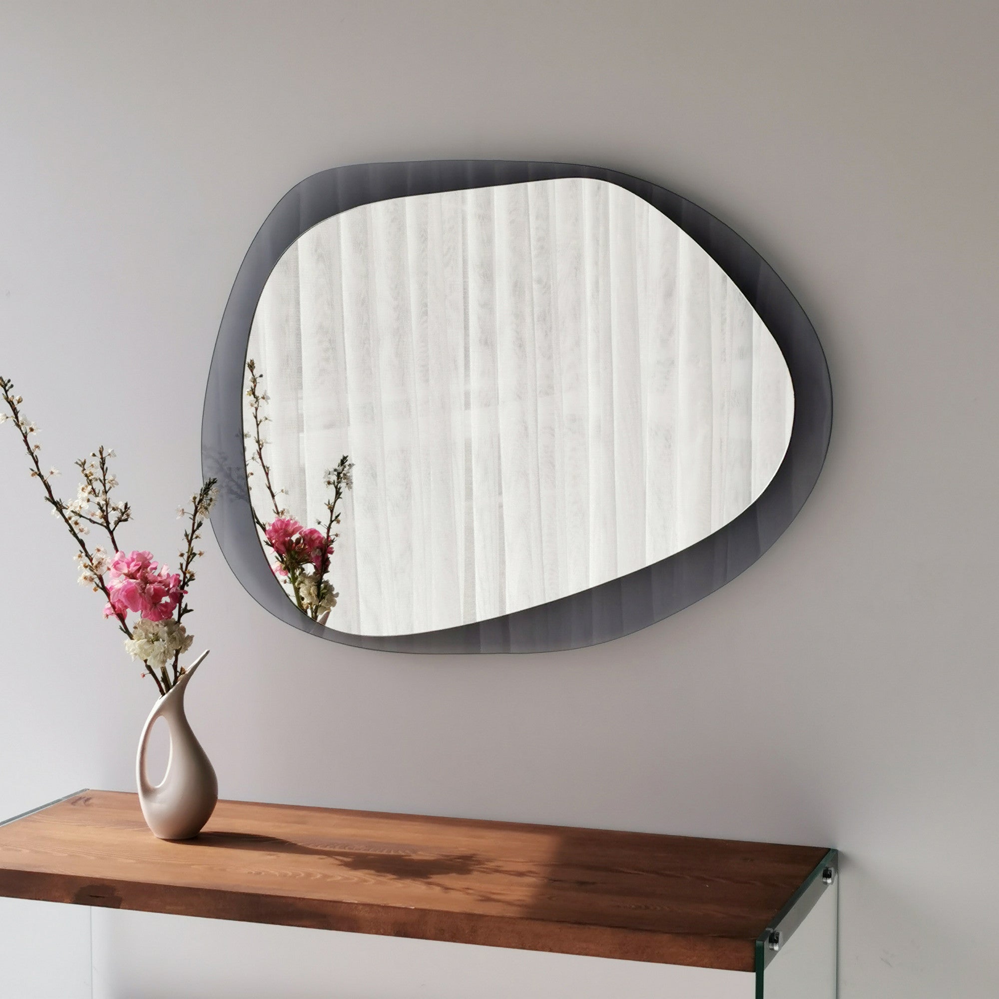 Espelho de Parede Modern Fume, 75 x 55 cm | 100% Vidro Temperado (2 cm de Espessura) | Design Escandinavo Montado para Hotéis e Espaços Contemporâneos