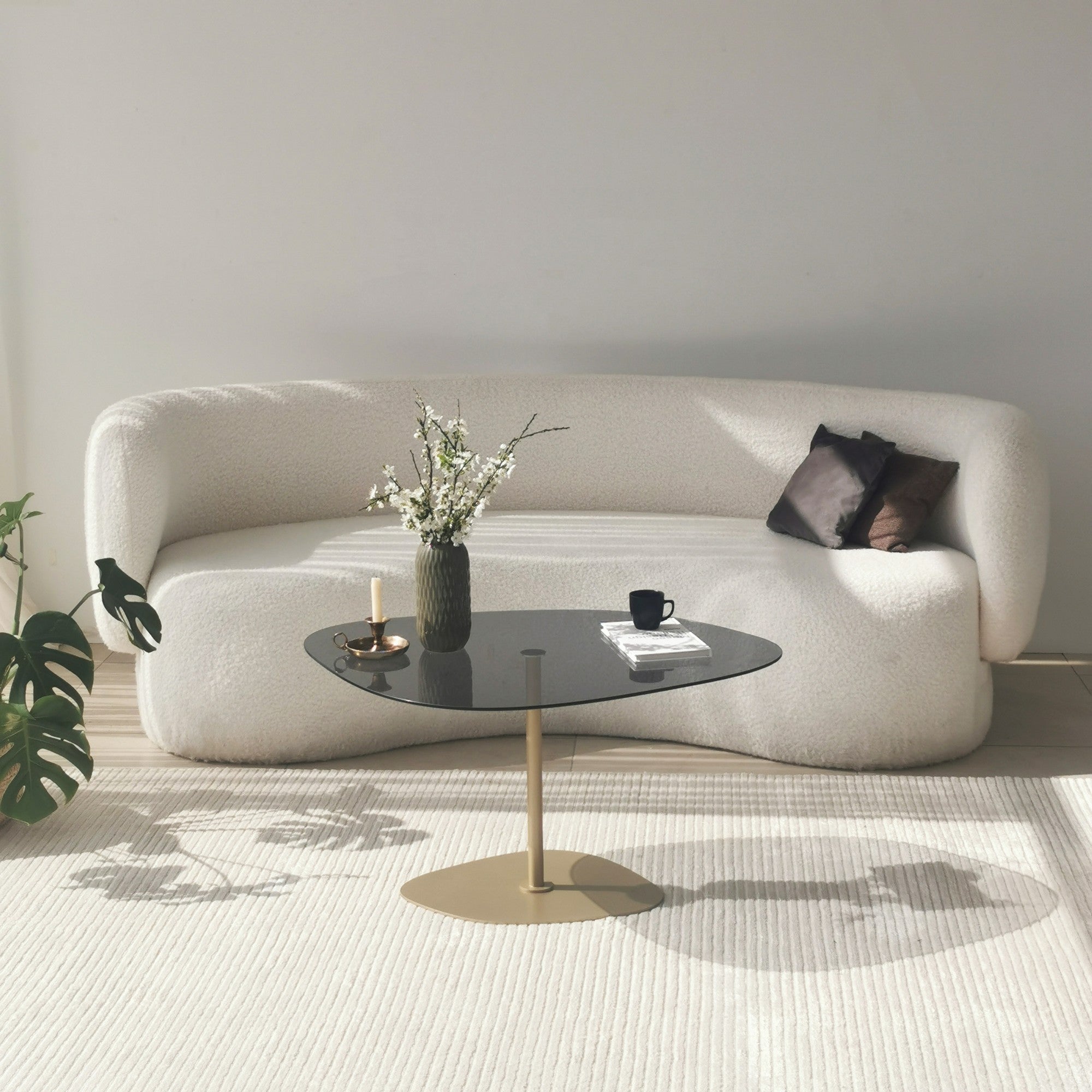 Mesa de Centro Elegante com Tampo de Vidro Temperado, Cinza Escuro e Dourado, 85 x 67 x 40 cm | Pernas de Metal Resistente, Desmontável para Fácil Montagem | Elegância Moderna