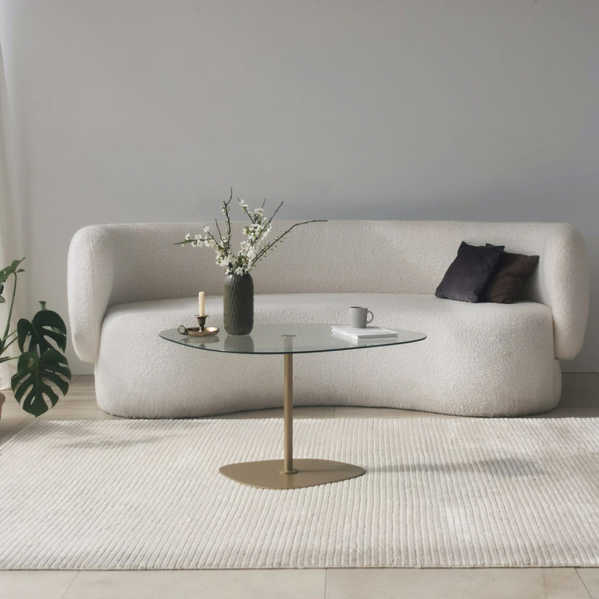 Mesa de Centro Elegante com Tampo de Vidro Temperado, 85 x 67 x 40 cm, Pés de Metal, Acabamento Transparente e Dourado | Design Moderno e Elegante para Sala de Estar