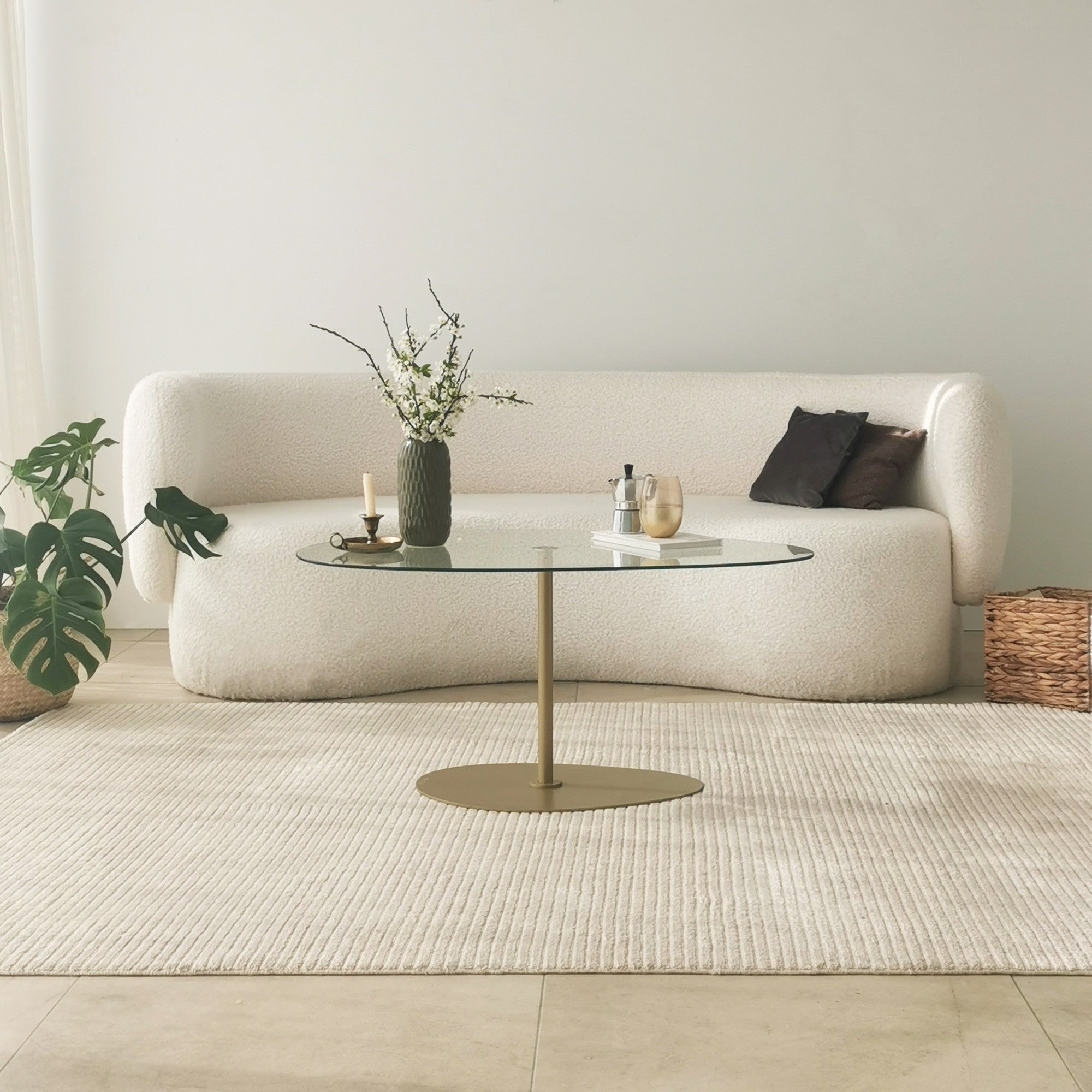 Mesa de centro elegante com tampo de vidro temperado, 90 x 60 x 40 cm | Design elegante transparente e dourado | Pernas de metal resistentes | Fácil montagem necessária