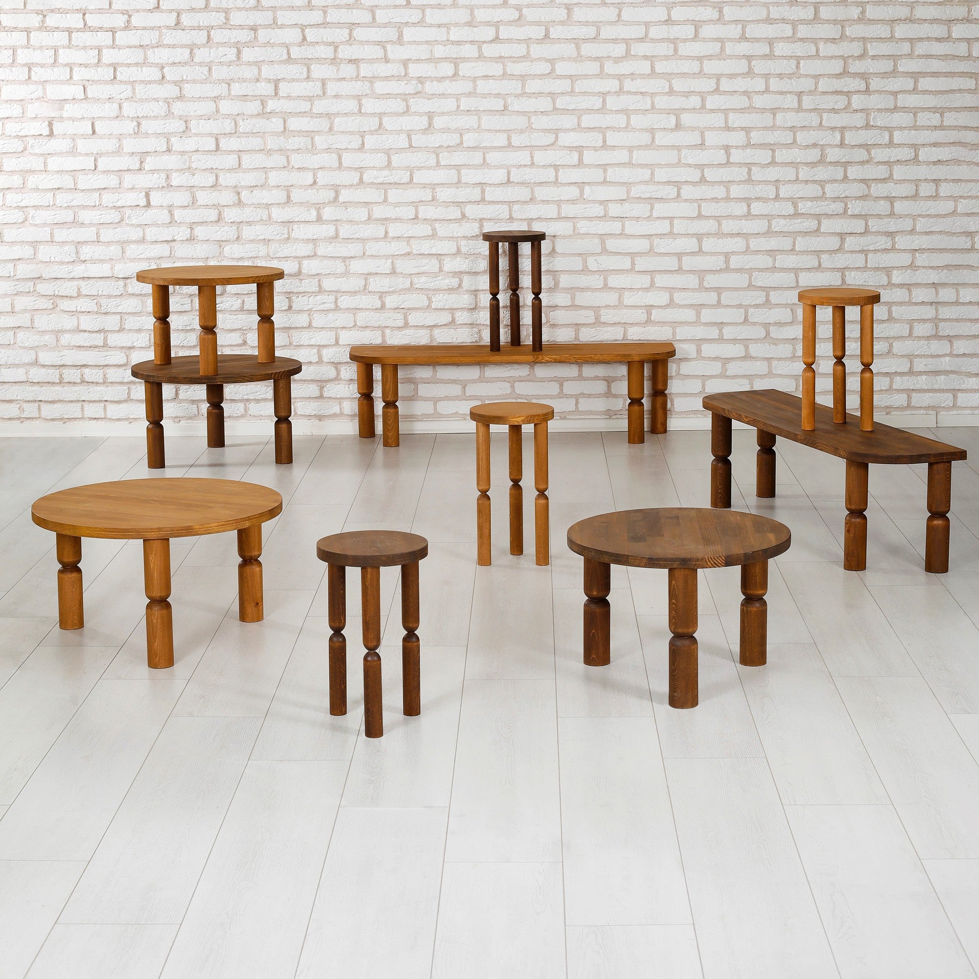 Mesa de Centro Elegante em Nogueira, 70 x 70 x 40 cm | 100% Madeira de Faia, Resistente a UV e Acabamento Ultra Fosco à Base de Água | Elegante e Durável para Espaços Modernos