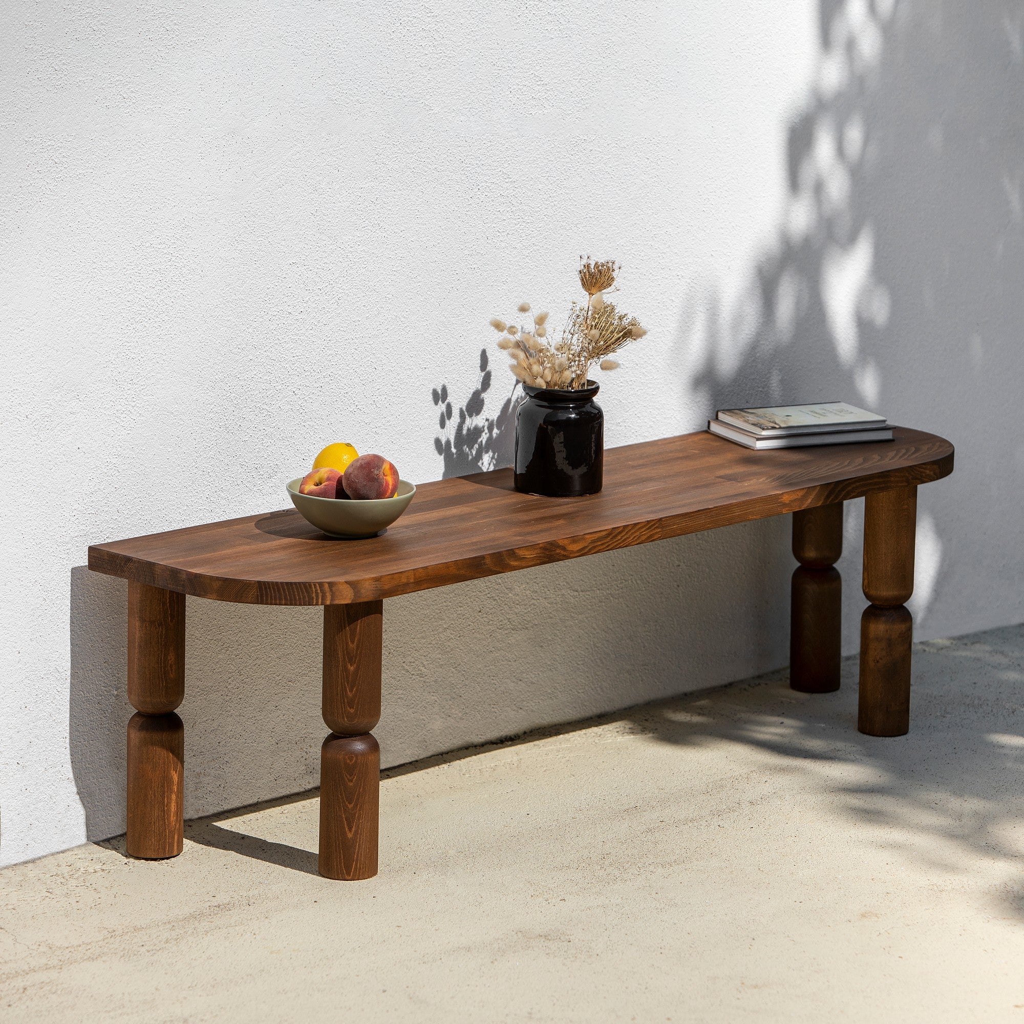 Móvel de TV em madeira maciça, cor nogueira, 140 x 40 x 35 cm | Acabamento ultrafosco resistente a raios UV e à base de água | Design elegante e durável para salas de estar modernas