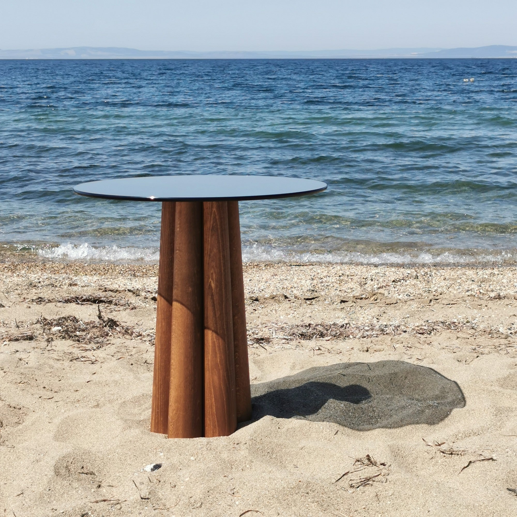 Mesa de centro elegante, 50 cm x 50 cm x 50 cm | 100% vidro temperado e estrutura de madeira de faia | Nogueira e cinza escuro | Desmontada para fácil montagem