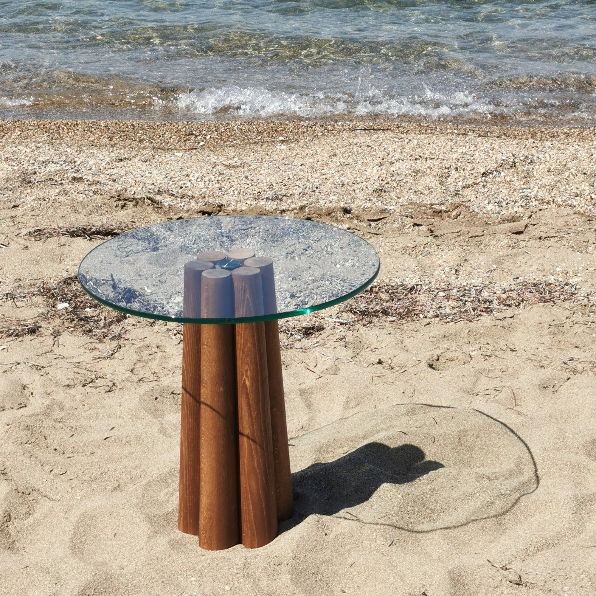 Mesa de Centro Elegante, 50 cm x 50 cm x 50 cm | 100% Vidro Temperado e Estrutura em Madeira de Faia | Acabamento em Nogueira e Transparente | Design Moderno para Sala de Estar