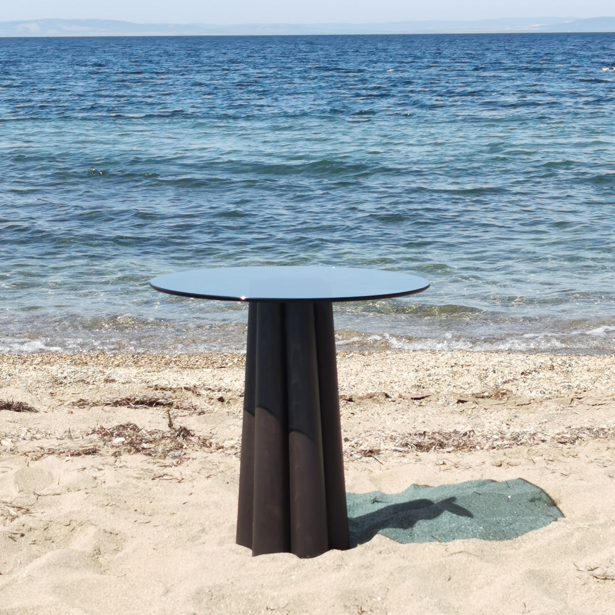 Mesa de Centro Elegante, 50x50x50 cm, Preta e Azul | Tampo 100% Vidro Temperado, Estrutura 100% Madeira de Faia | Desmontada para Fácil Montagem, Design Moderno