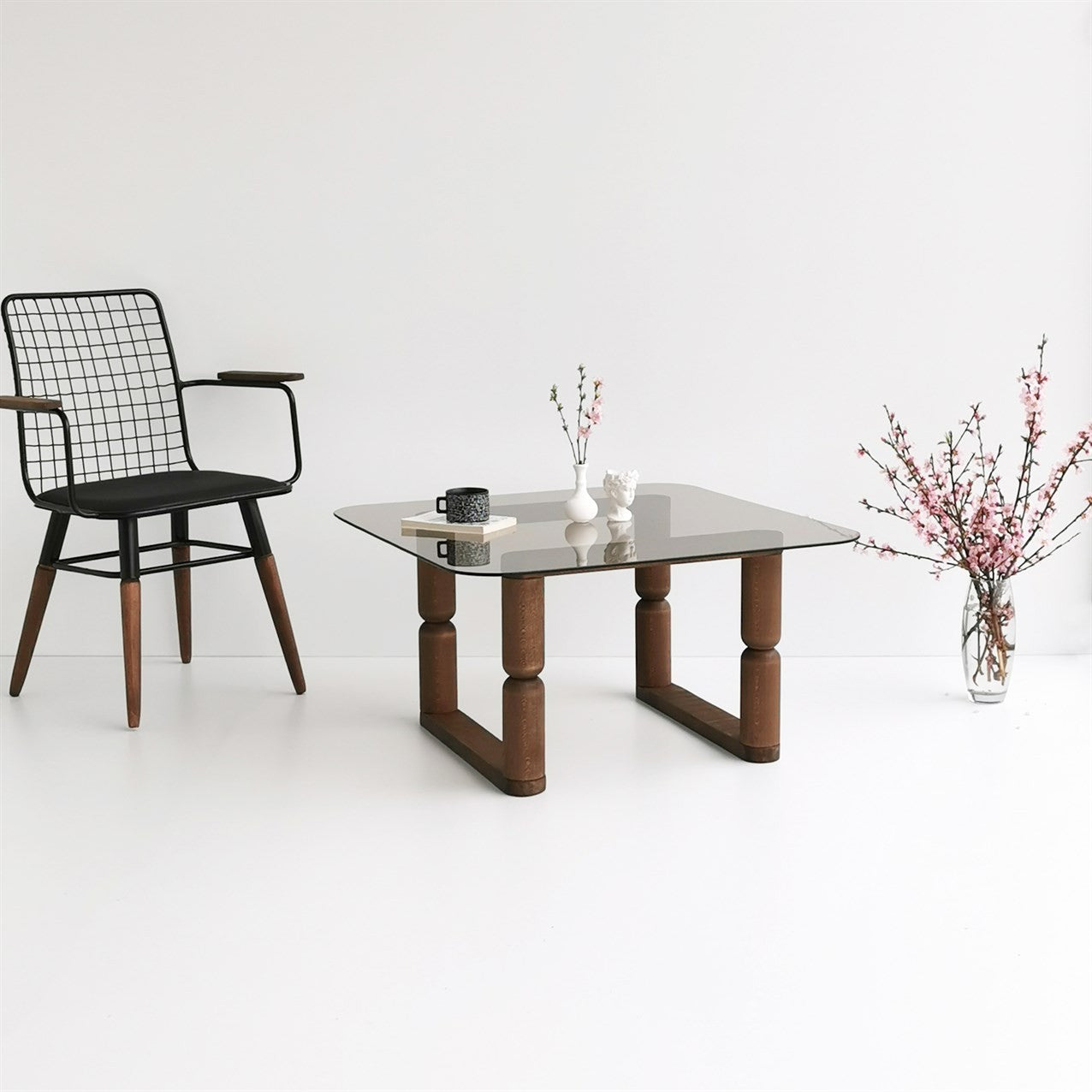 Mesa de Centro Elegante, 80 cm x 80 cm x 42 cm, Cor Bronze | 100% Vidro Temperado e Estrutura em Madeira de Faia | Elegante e Funcional para Espaços Modernos