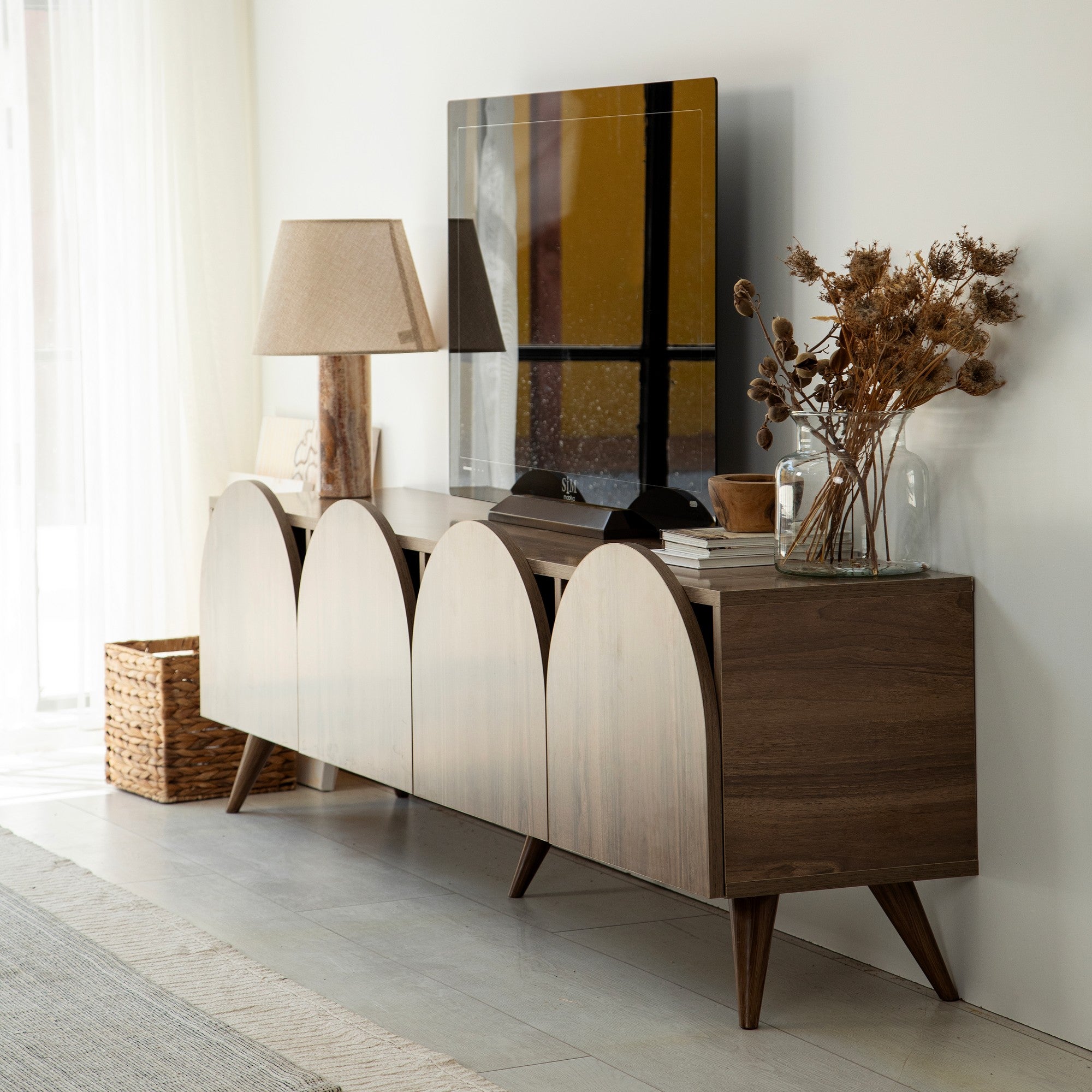 Móvel de TV elegante em nogueira, 180 cm x 50 cm x 35 cm | Aglomerado 100% revestido em melamina, 18 mm de espessura, bordas em PVC | Design moderno para sala de estar