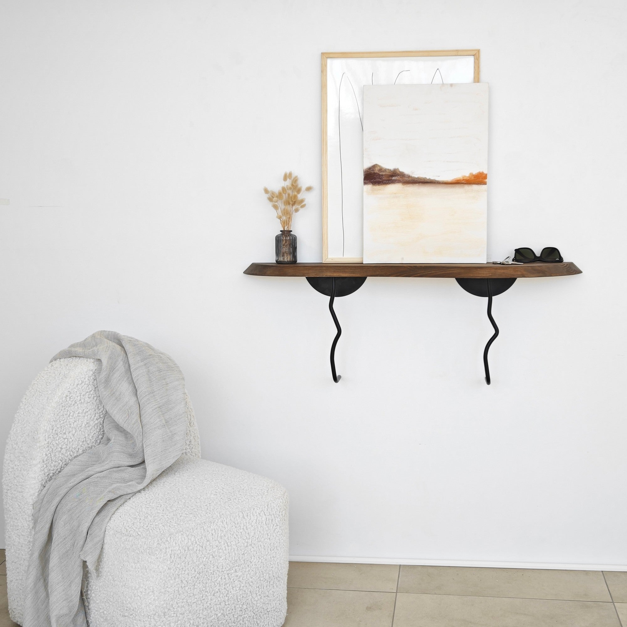 Prateleira de parede estilosa, 99 cm x 22 cm, preta e nogueira | 100% madeira de pinho e estrutura de metal | Perfeita para decoração e organização de casa moderna