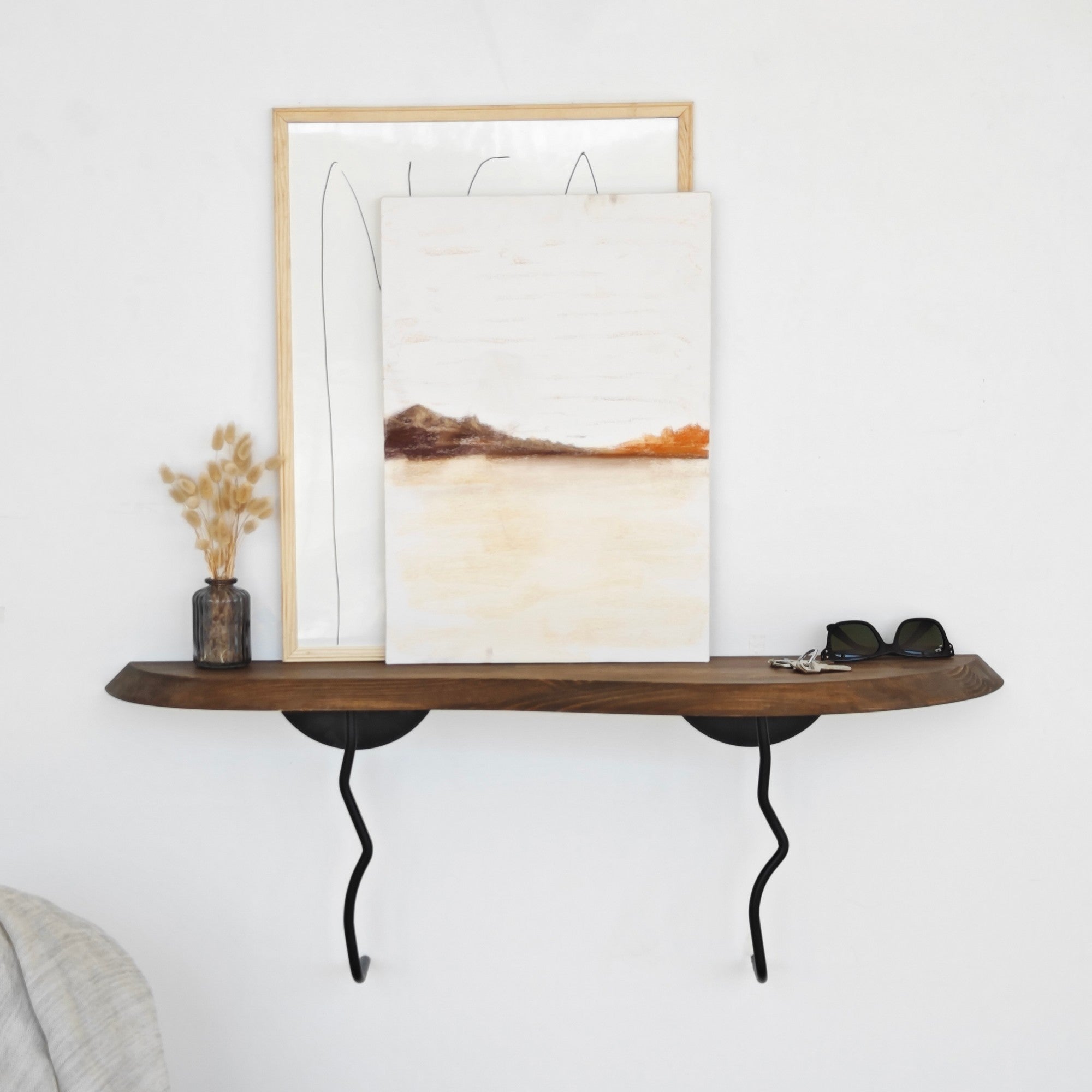 Prateleira de parede estilosa, 99 cm x 22 cm, preta e nogueira | 100% madeira de pinho e estrutura de metal | Perfeita para decoração e organização de casa moderna
