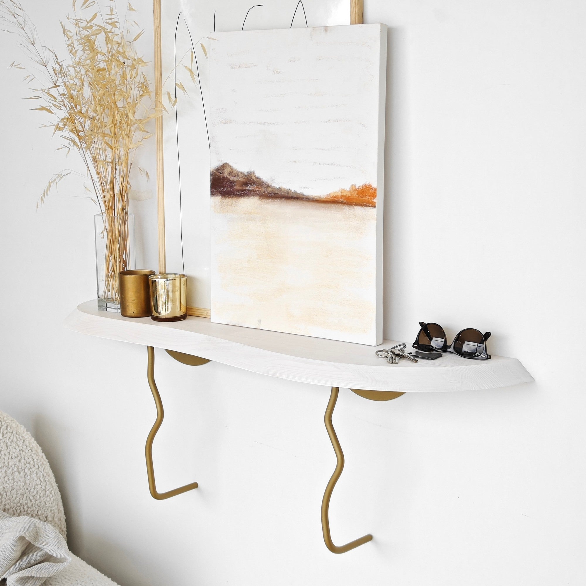 Prateleira de Parede Elegante, 99 cm x 22 cm, 100% madeira de pinho e estrutura de metal, acabamento dourado e branco | Solução de Armazenamento Elegante para Decoração de Casa e Escritório