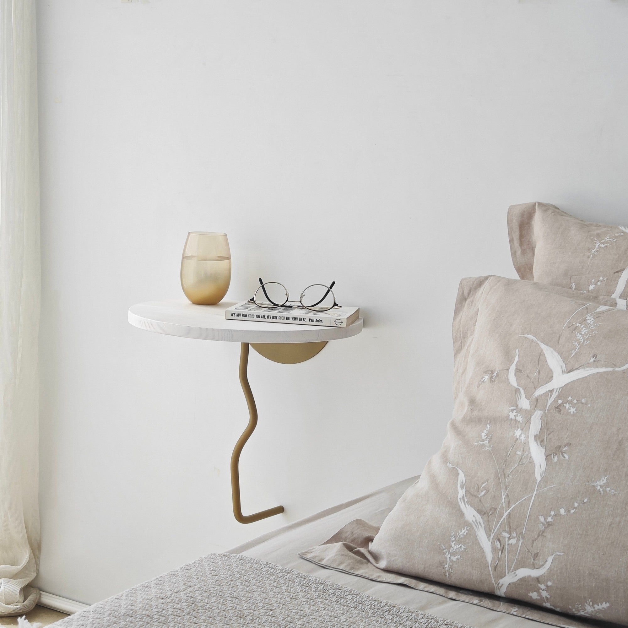 Prateleira de Parede Elegante, 35 x 35 cm, Dourado e Branco | 100% Madeira de Pinho com Estrutura de Metal Resistente | Perfeita para Decoração Moderna e Soluções de Armazenamento