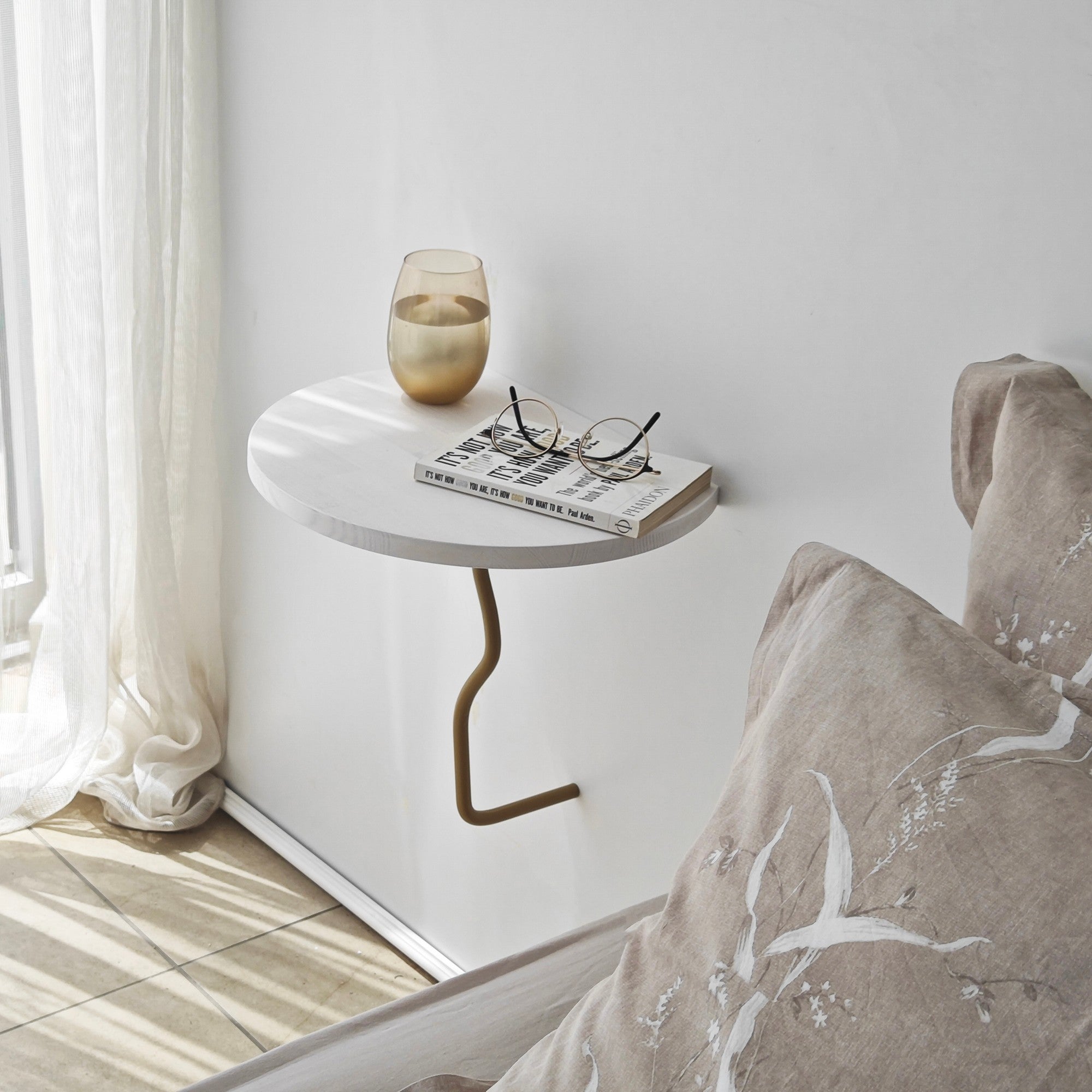 Prateleira de Parede Elegante, 35 x 35 cm, Dourado e Branco | 100% Madeira de Pinho com Estrutura de Metal Resistente | Perfeita para Decoração Moderna e Soluções de Armazenamento