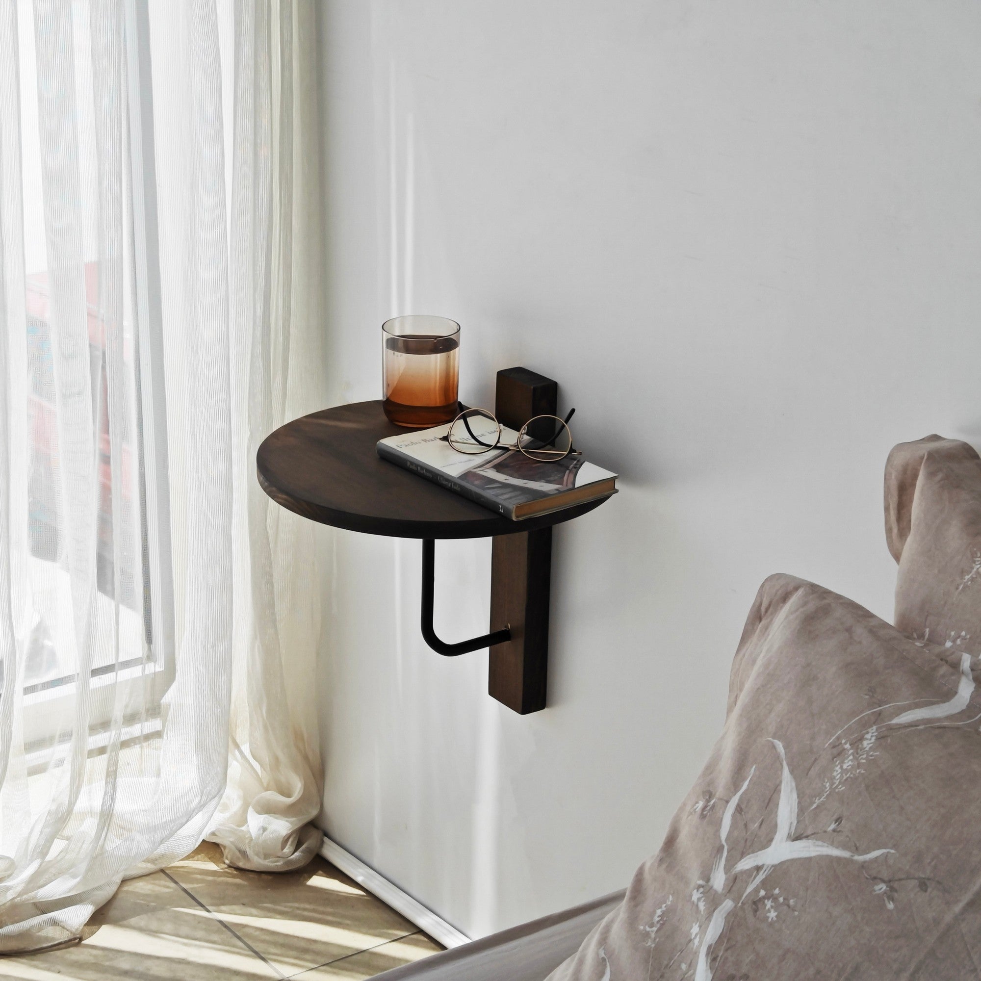 Prateleira de parede estilosa, 35 x 35 cm, preta e nogueira | 100% madeira de pinho com estrutura de metal resistente | Perfeita para decoração e organização de espaços