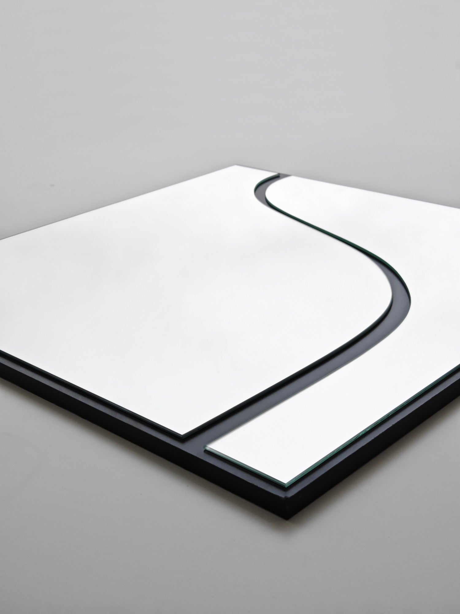 Espelho elegante de parede preto, 70 x 70 cm | Painel de partículas 100% revestido em melamina, cintas de PVC | Design ajustável e ecológico para espaços modernos