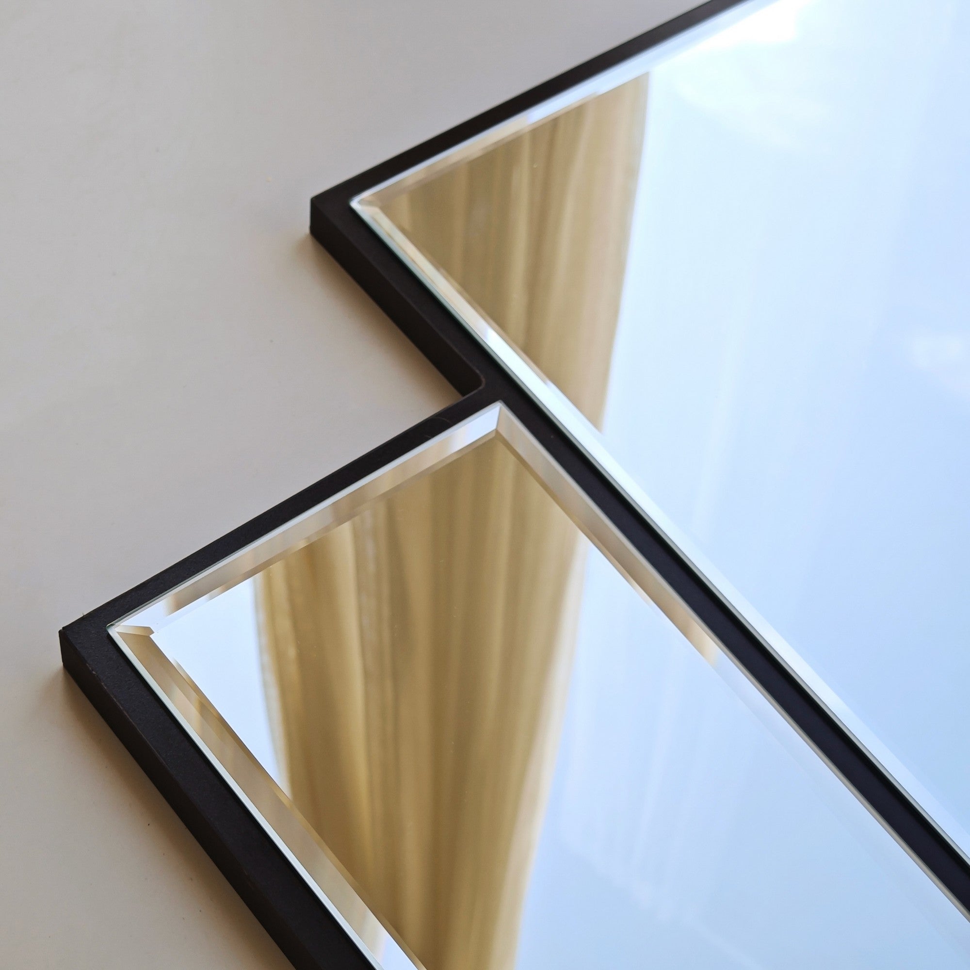 Espelho de parede preto elegante, 95 x 76 cm | Painel de partículas 100% revestido de melamina, cintas de PVC | Design ecológico para espaços modernos