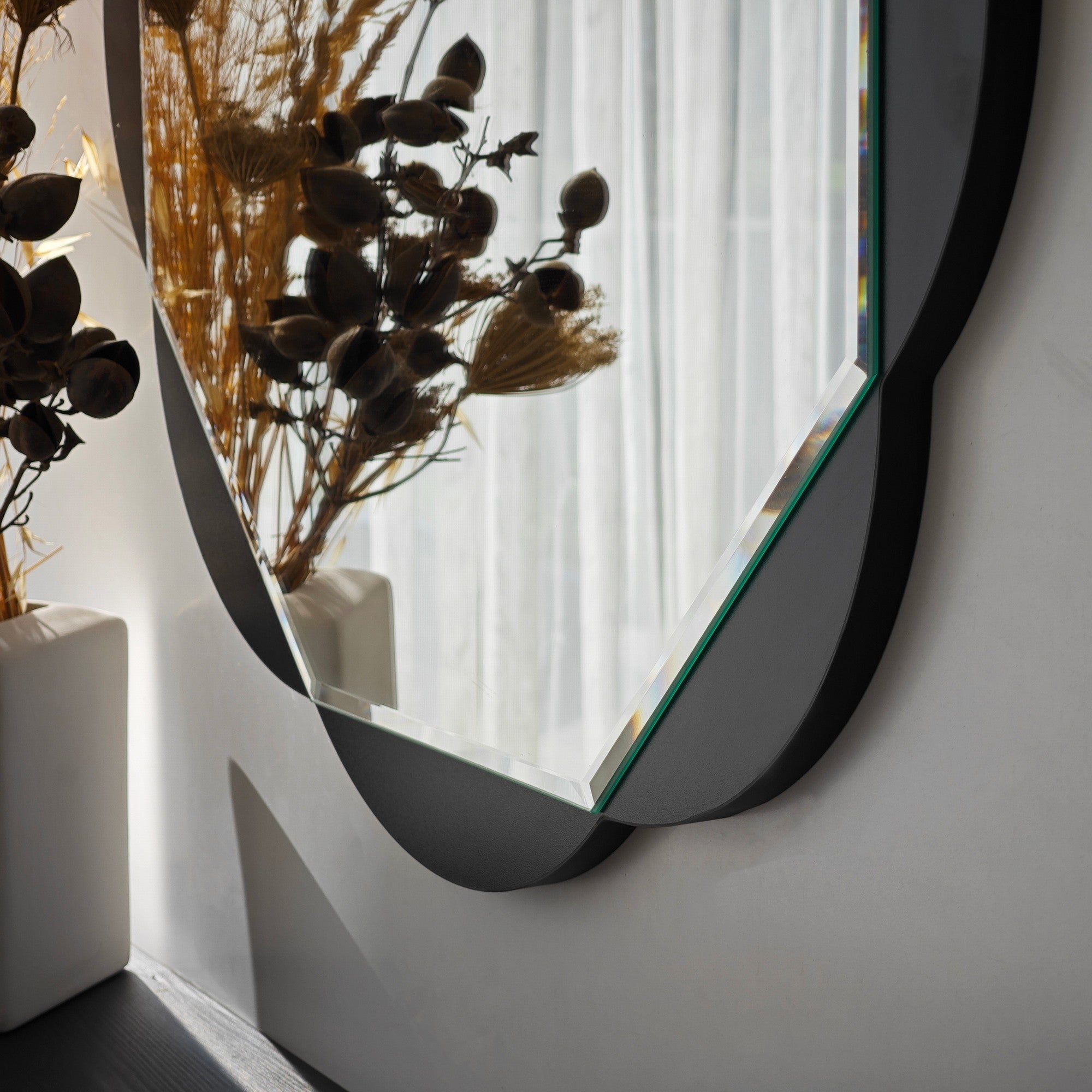 Espelho elegante de parede preto, 65 x 65 cm | Painel de partículas 100% revestido em melamina, cintas de PVC | Design ajustável e ecológico para espaços modernos