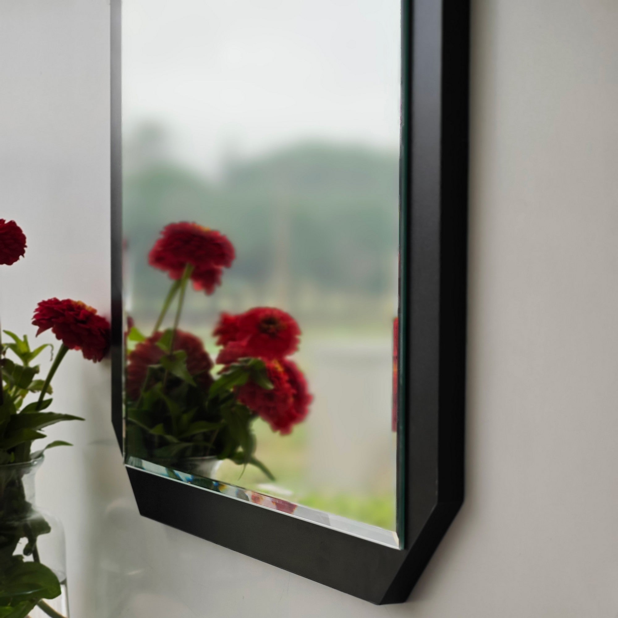 Espelho elegante de parede preto, 70 x 70 cm | Painel de partículas 100% revestido em melamina, cintas de PVC | Design ajustável e ecológico para espaços modernos