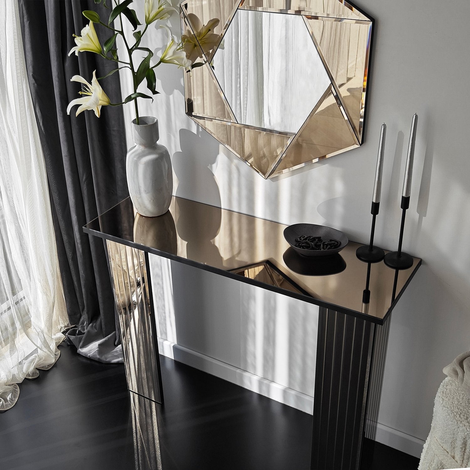 Elegante cômoda de bronze, 105 cm x 80 cm x 34 cm | Painel de partículas 100% revestido em melamina, 18 mm de espessura | Montável na parede com espelho ecológico Flotal-E