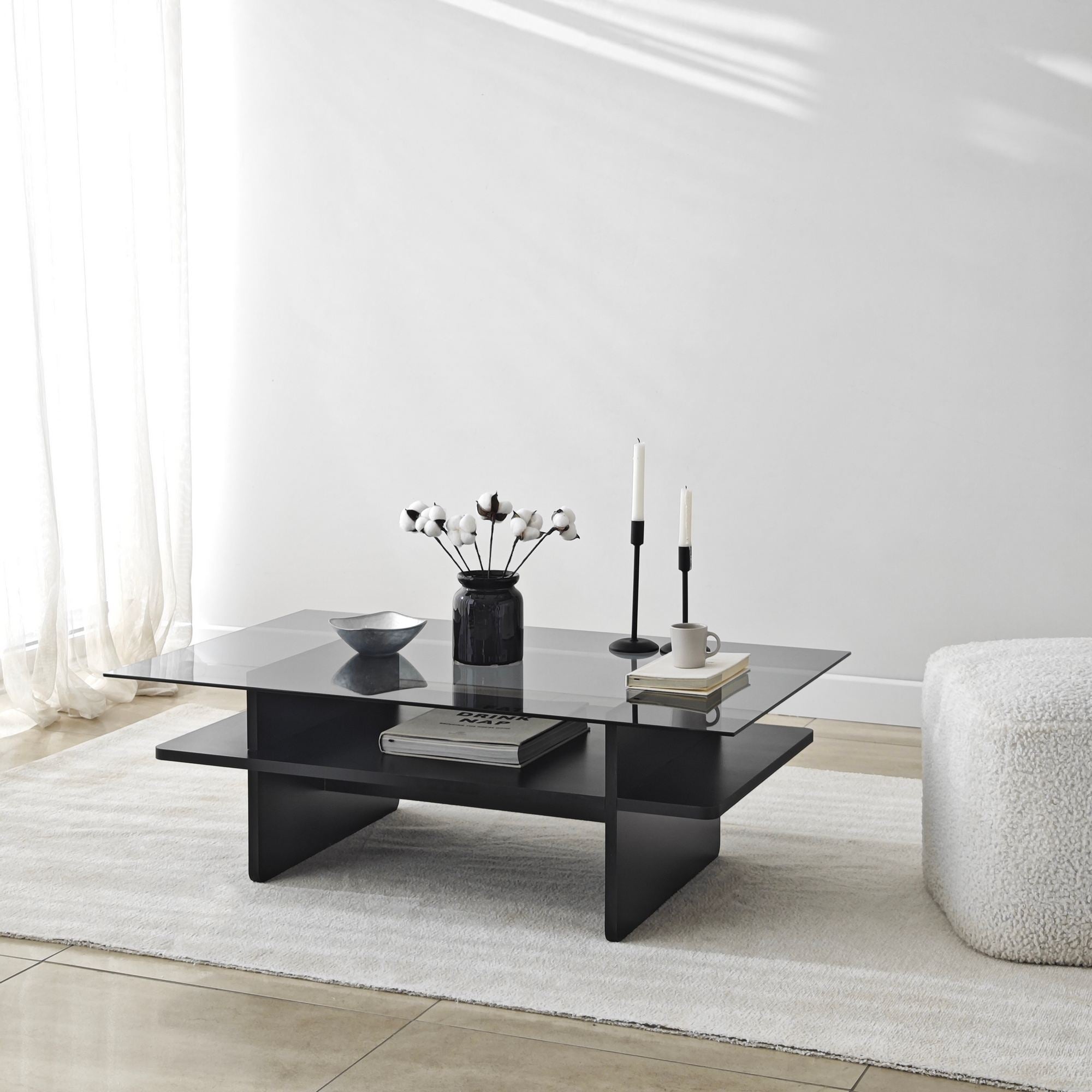 Mesa de Centro – 105cm x 35cm x 65cm – Fumado e Preto – Vidro e Aglomerado