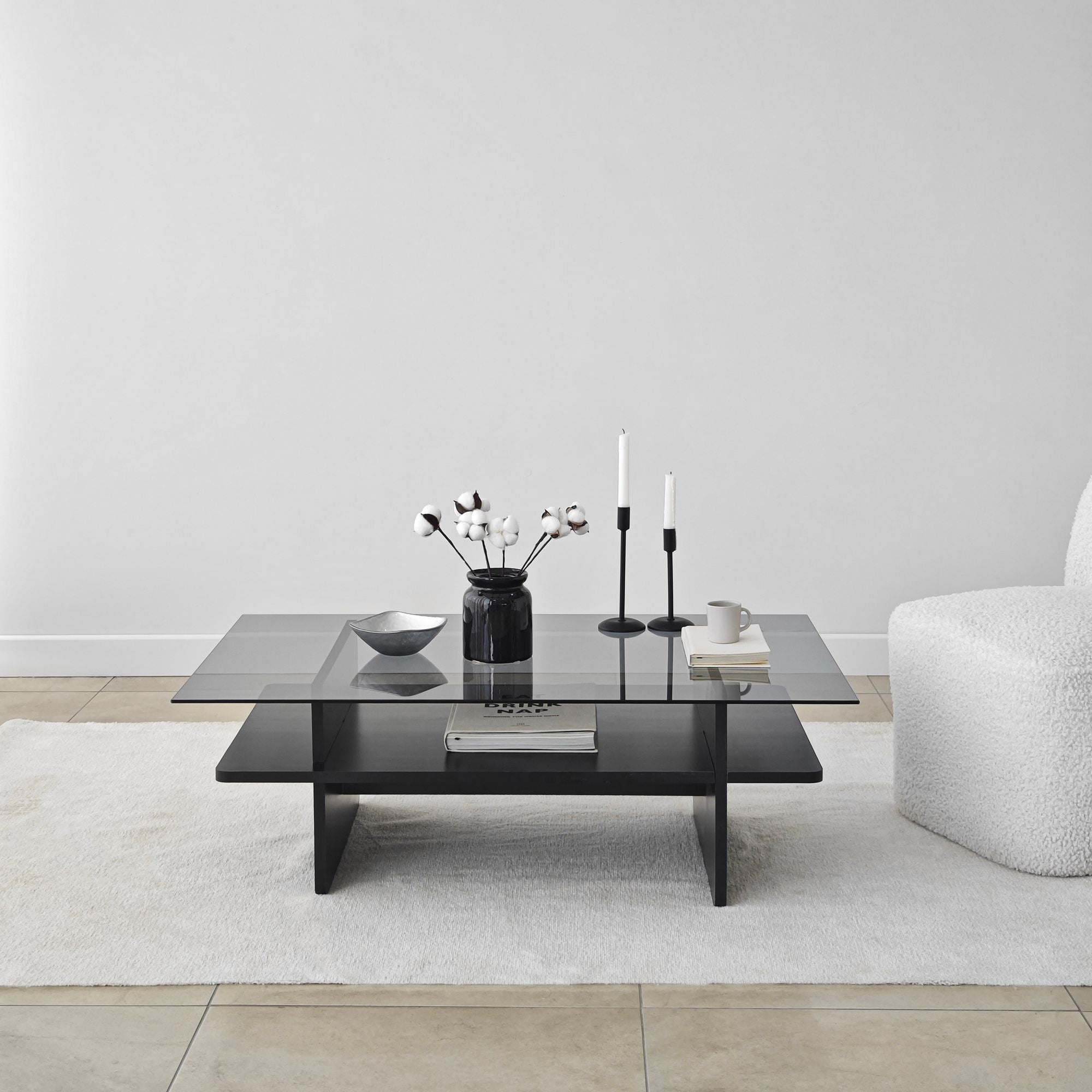 Mesa de Centro – 105cm x 35cm x 65cm – Fumado e Preto – Vidro e Aglomerado