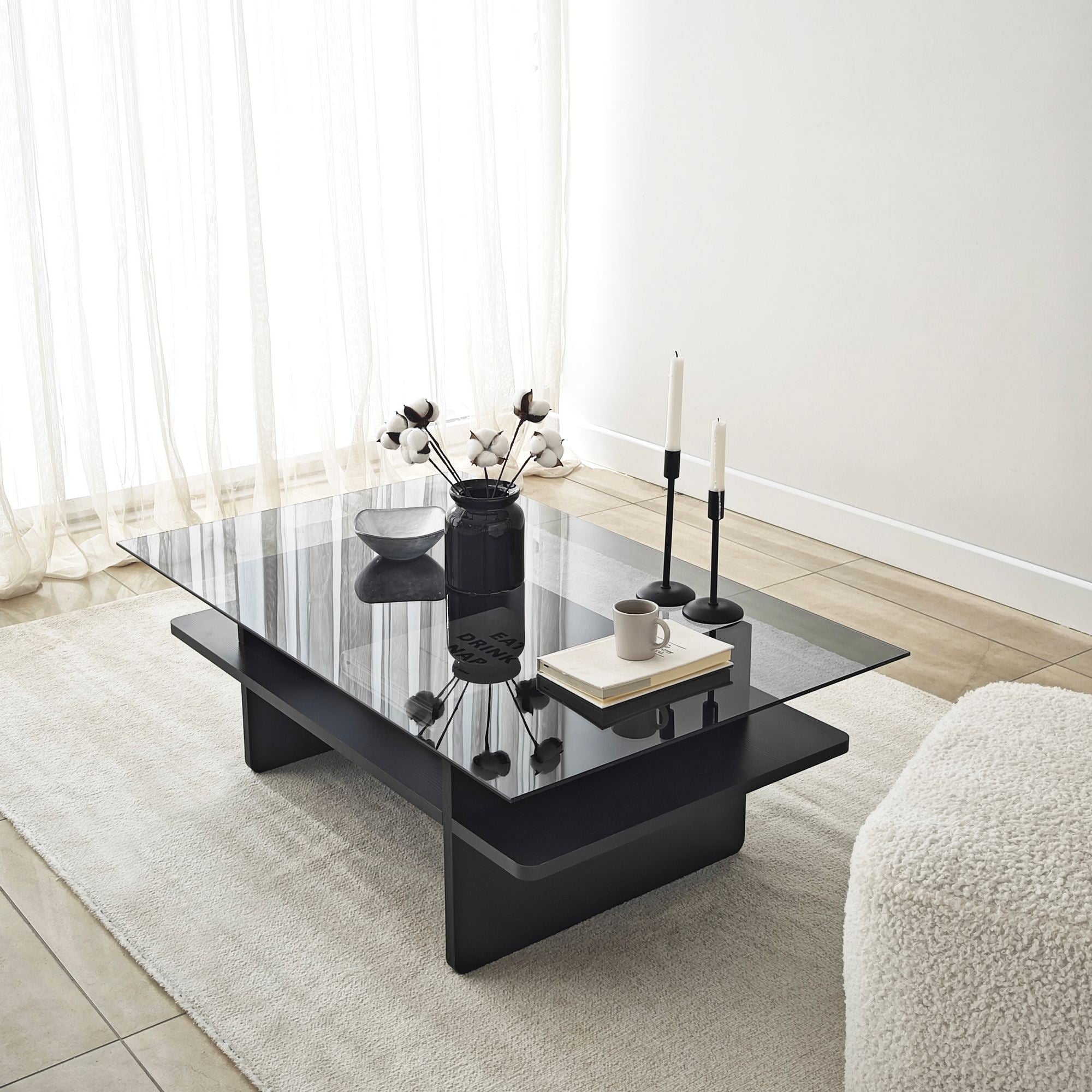 Mesa de Centro – 105cm x 35cm x 65cm – Fumado e Preto – Vidro e Aglomerado